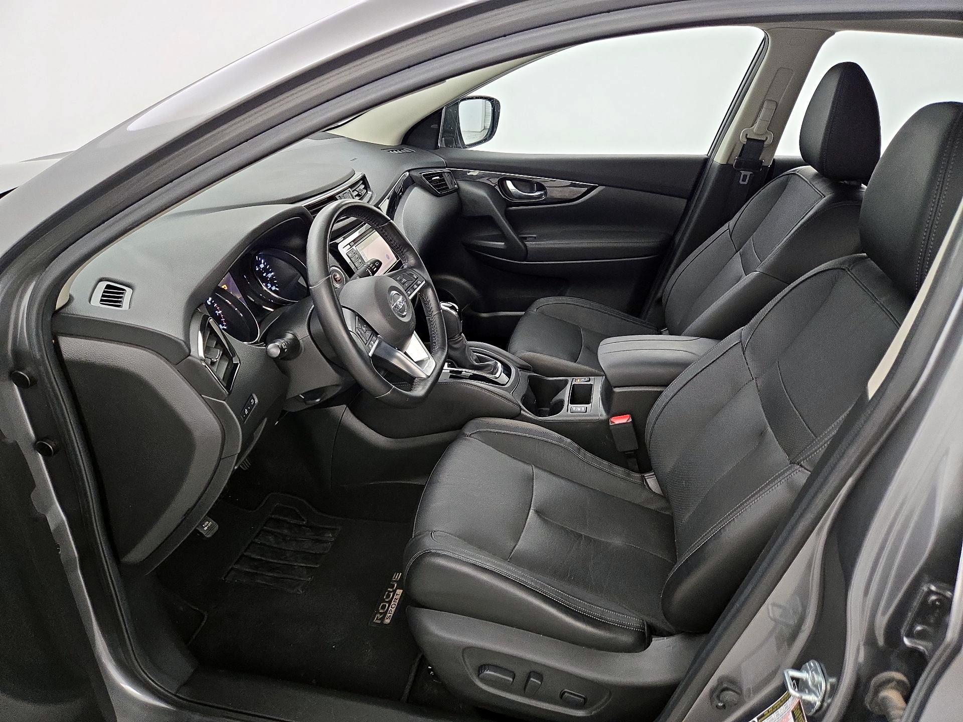 Thumbnail: 2017 Nissan Rogue Sport - 11