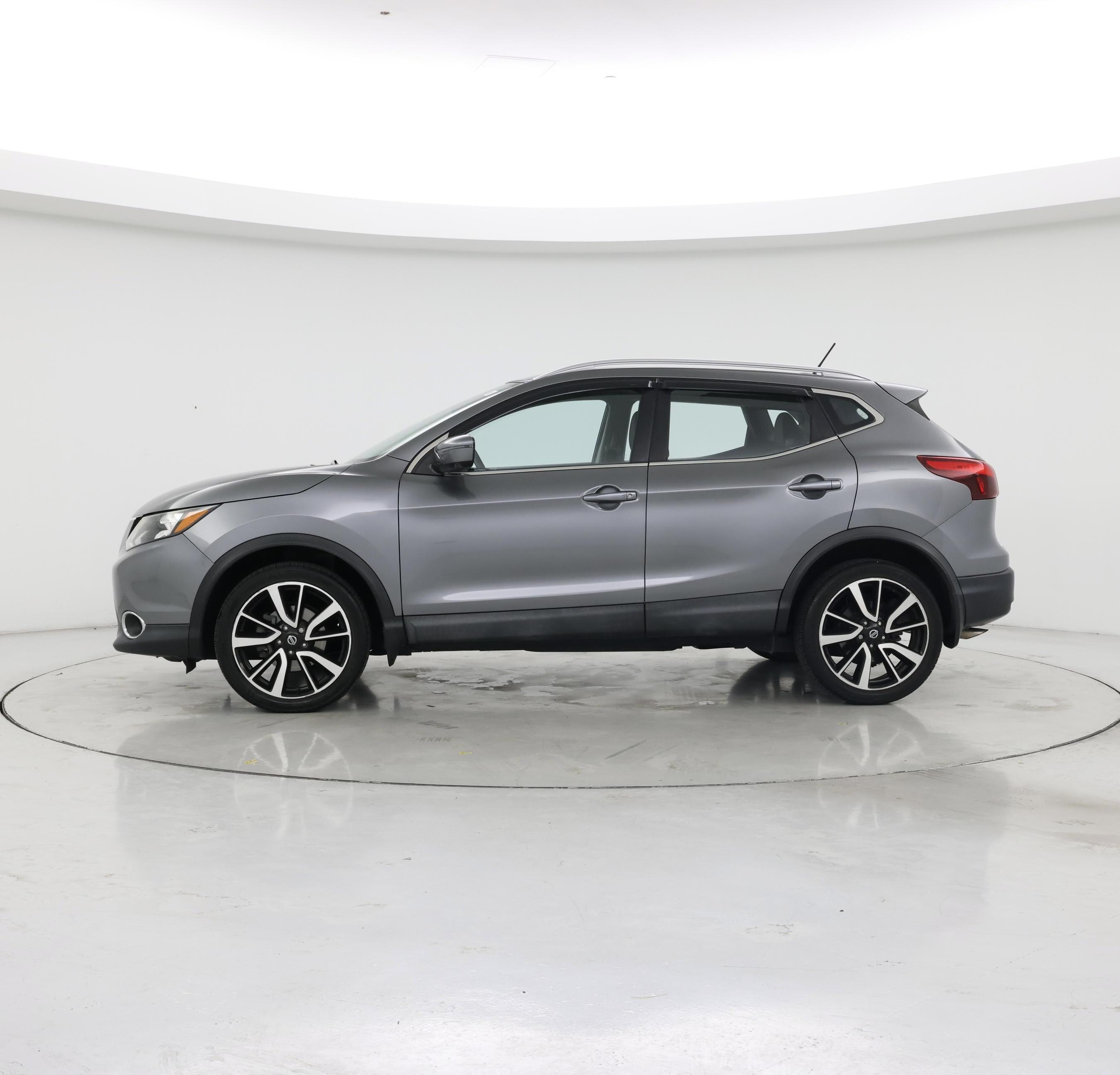 Thumbnail: 2017 Nissan Rogue Sport - 3