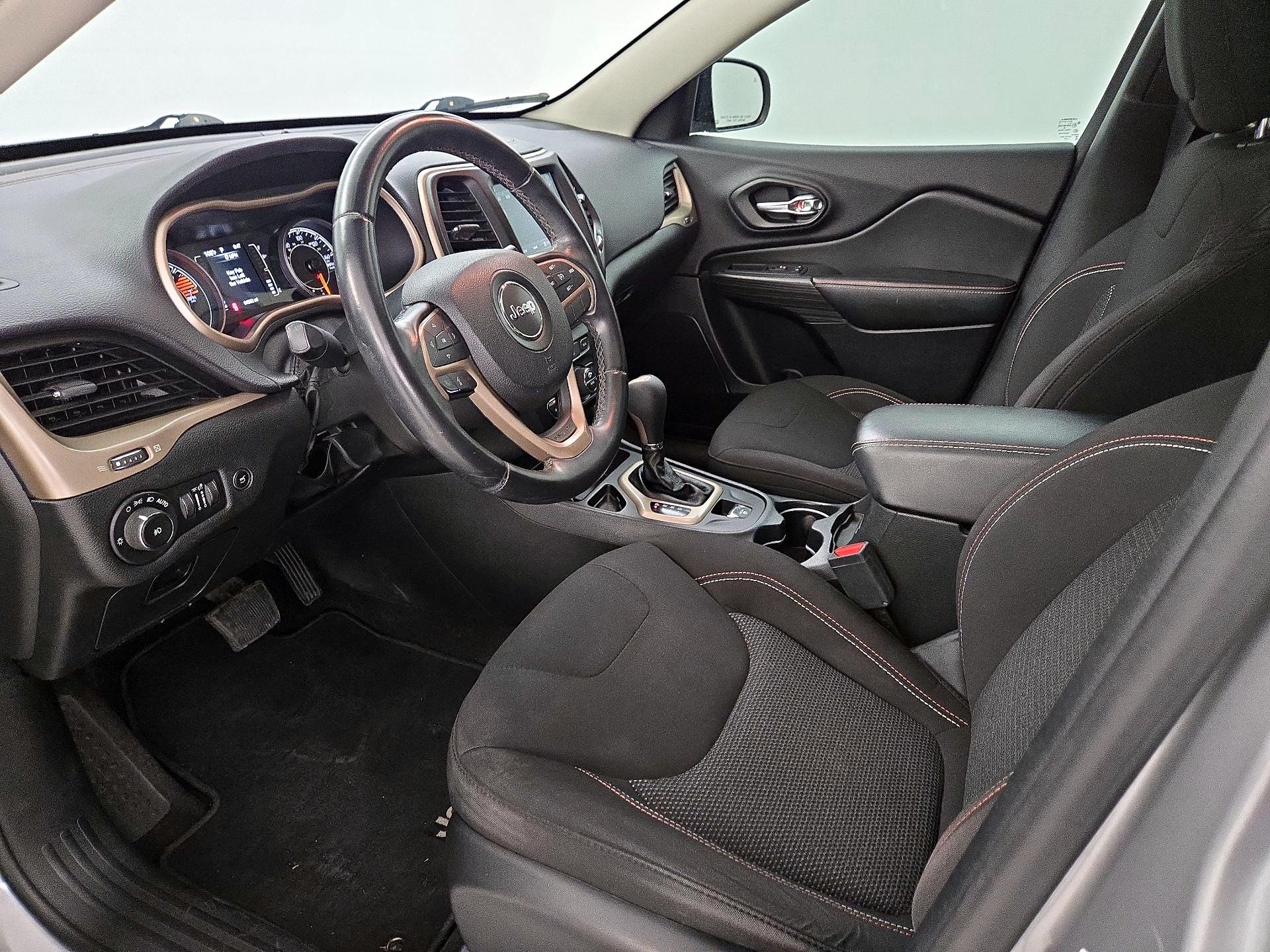 Thumbnail: 2017 Jeep Cherokee - 11