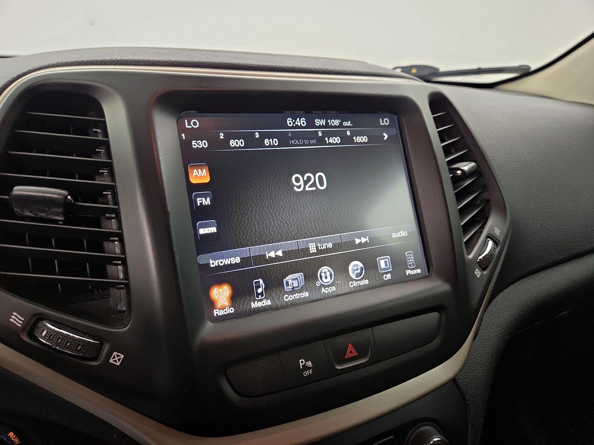 Thumbnail: 2017 Jeep Cherokee - 15