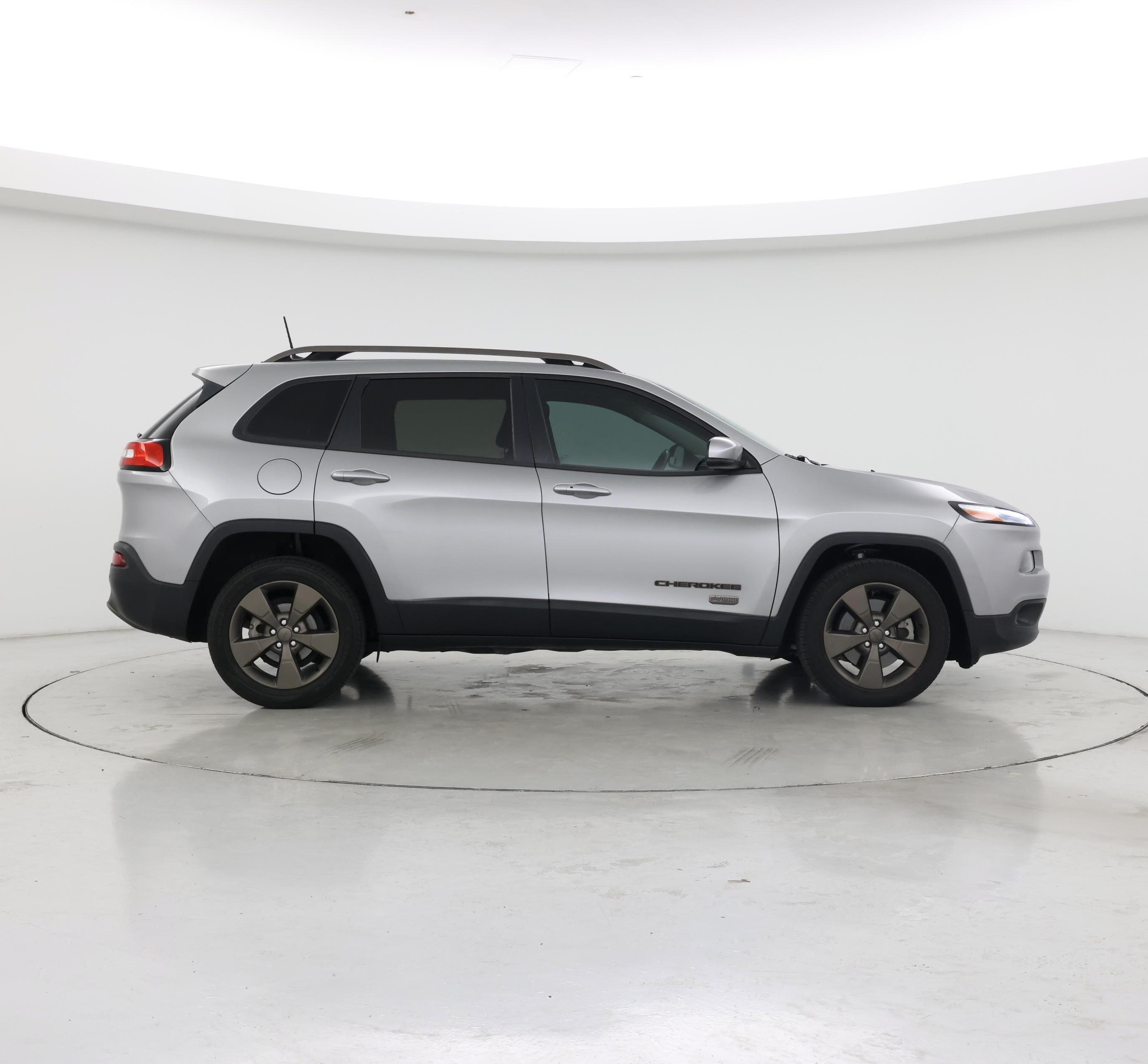 Thumbnail: 2017 Jeep Cherokee - 7