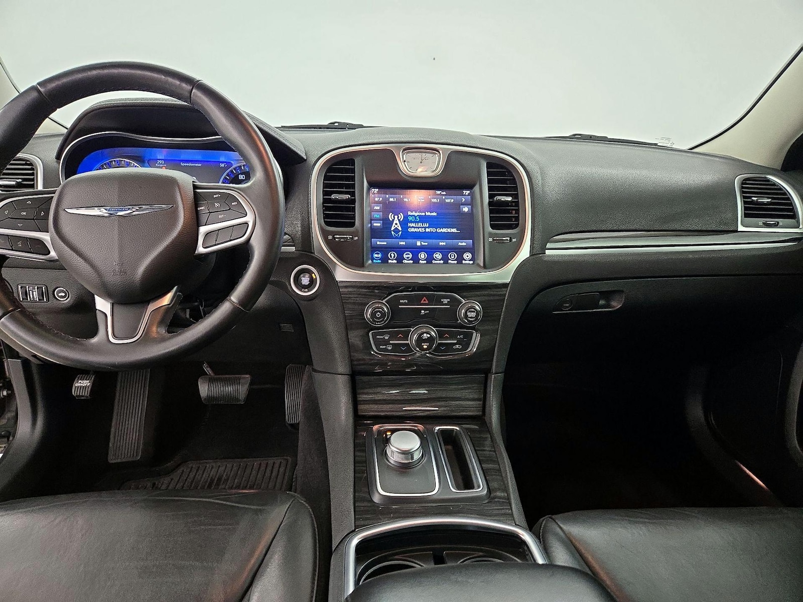 2018 Chrysler 300 Touring - Photo 10