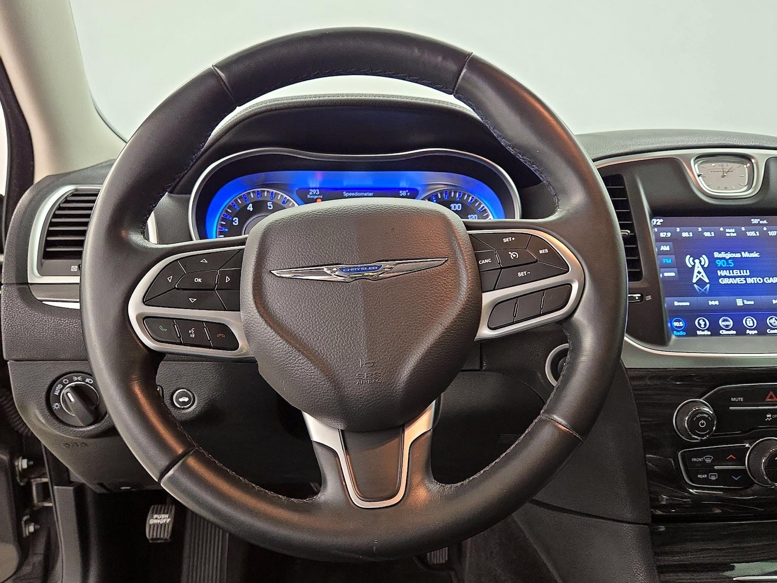 2018 Chrysler 300 Touring - Photo 11