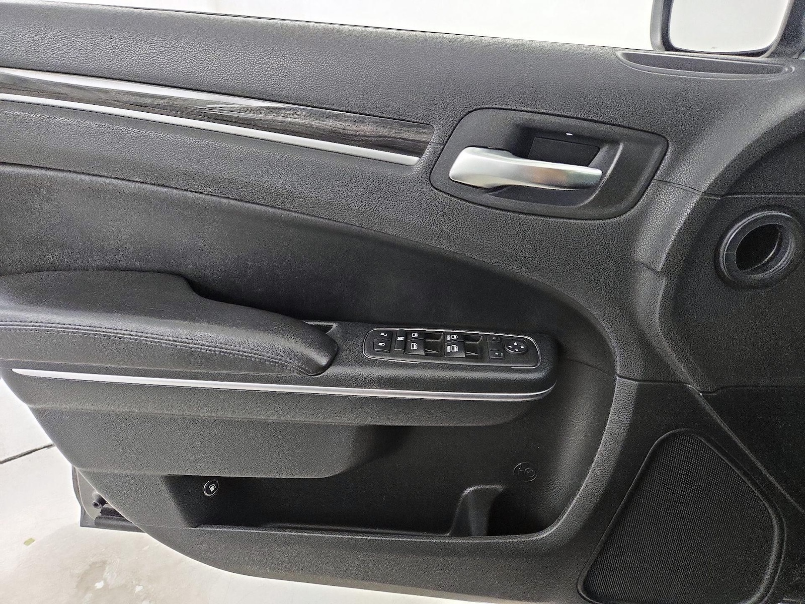 2018 Chrysler 300 Touring - Photo 13