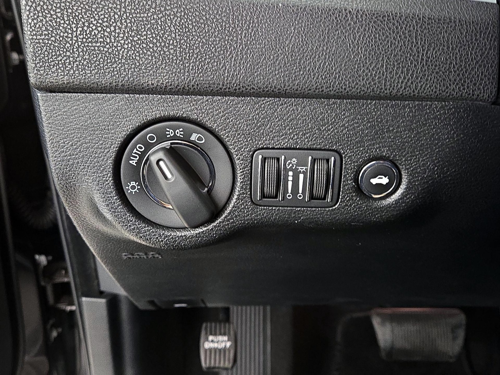 2018 Chrysler 300 Touring - Photo 14