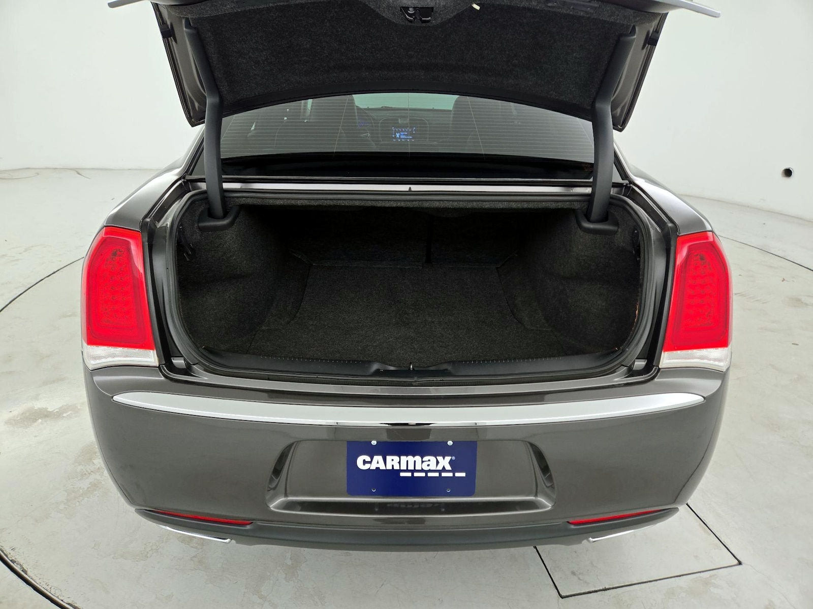 2018 Chrysler 300 Touring - Photo 21