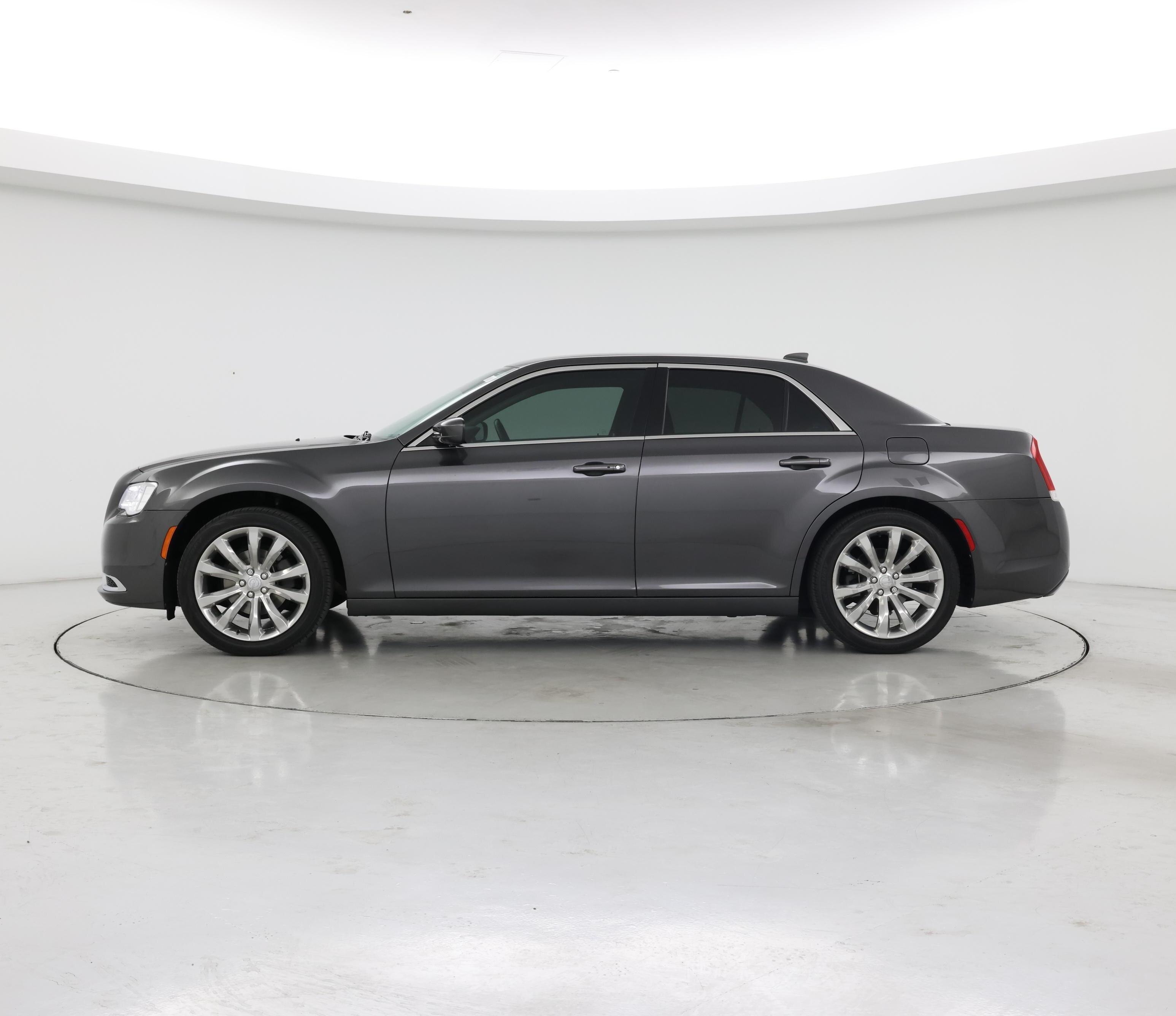 Thumbnail: 2018 Chrysler 300 - 3