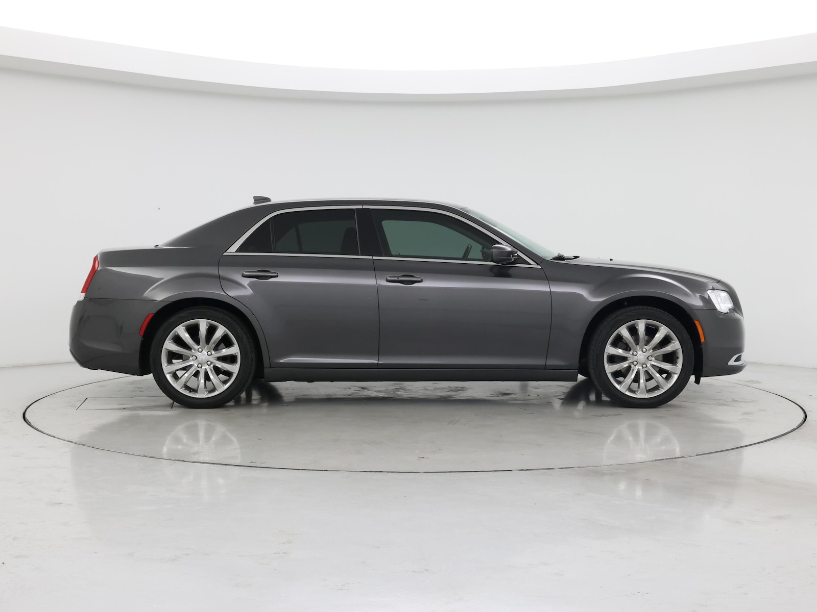 2018 Chrysler 300 Touring - Photo 8