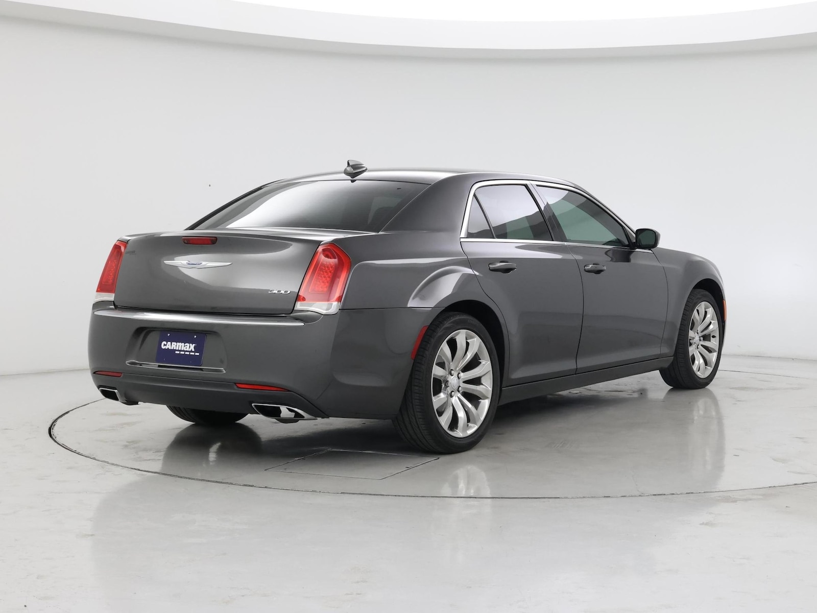 2018 Chrysler 300 Touring - Photo 9