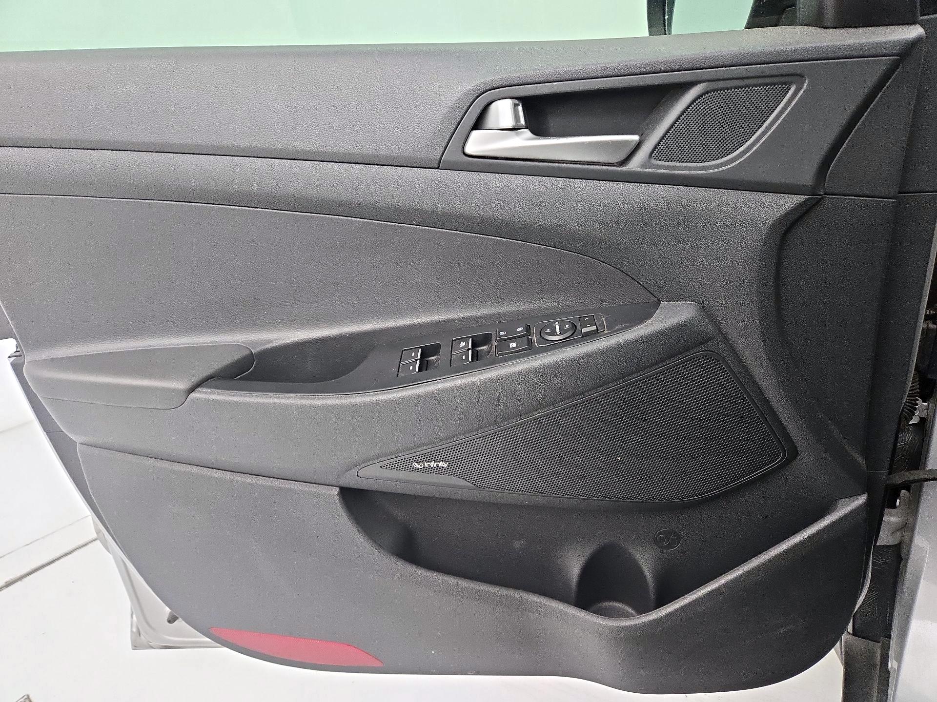 Thumbnail: 2021 Hyundai Tucson - 10