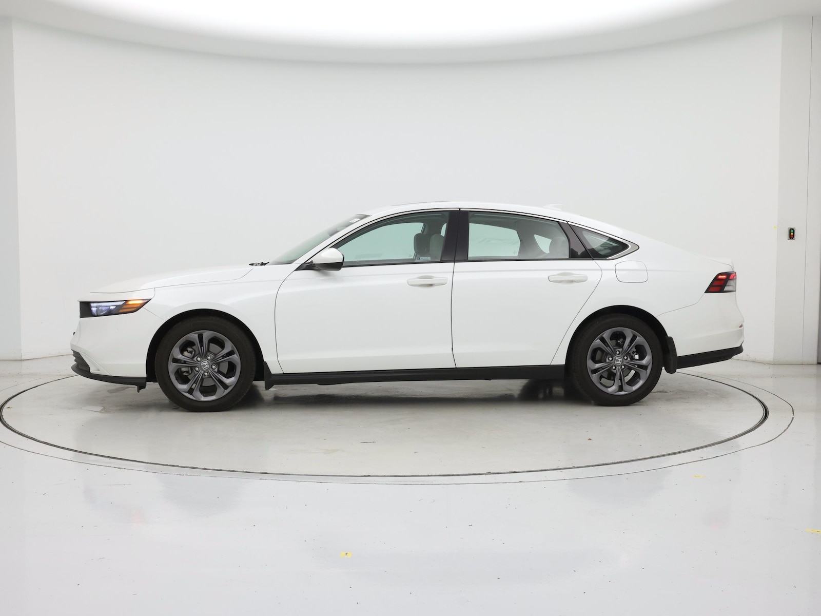2023 Honda Accord EX - Photo 4