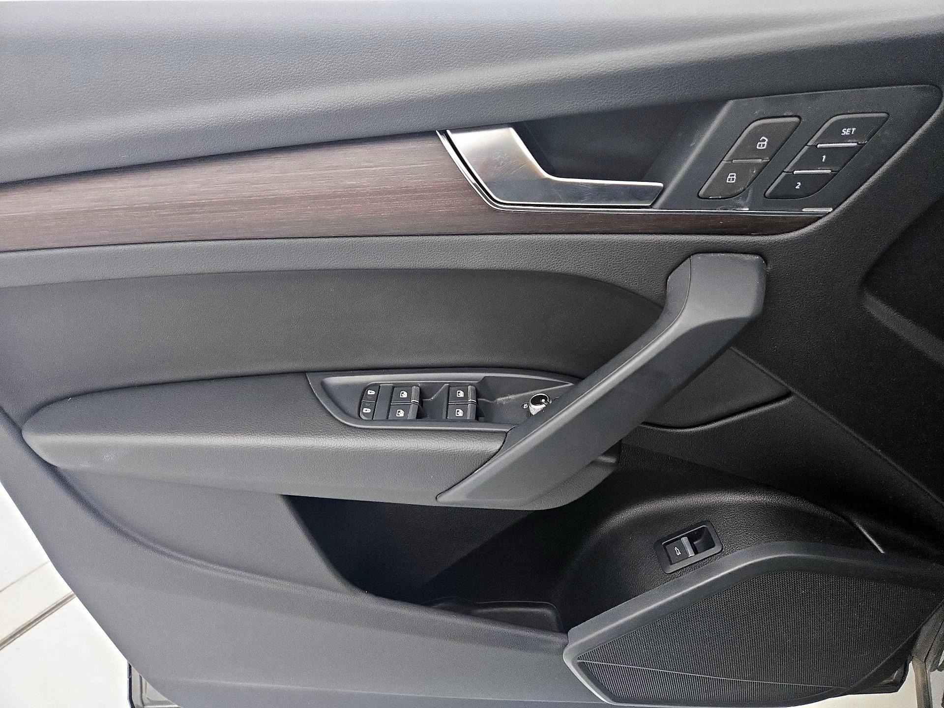 Thumbnail: 2023 Audi Q5 - 10