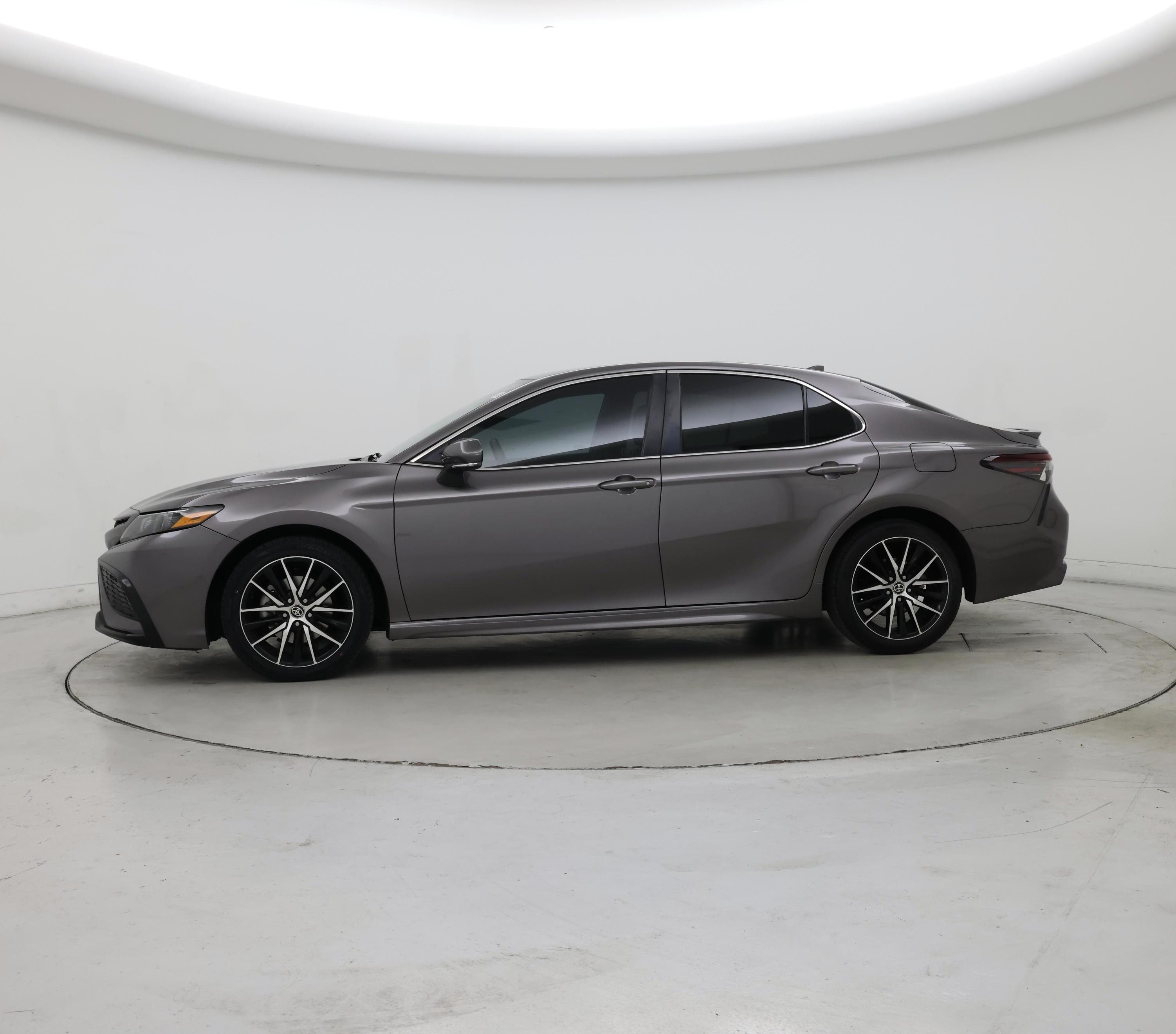 Thumbnail: 2022 Toyota Camry - 3
