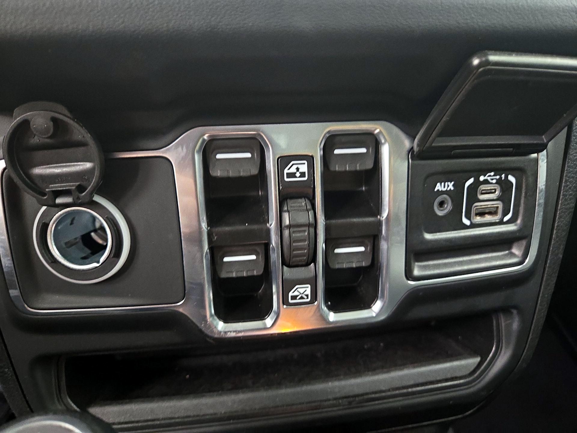 Thumbnail: 2025 Jeep Wrangler - 16