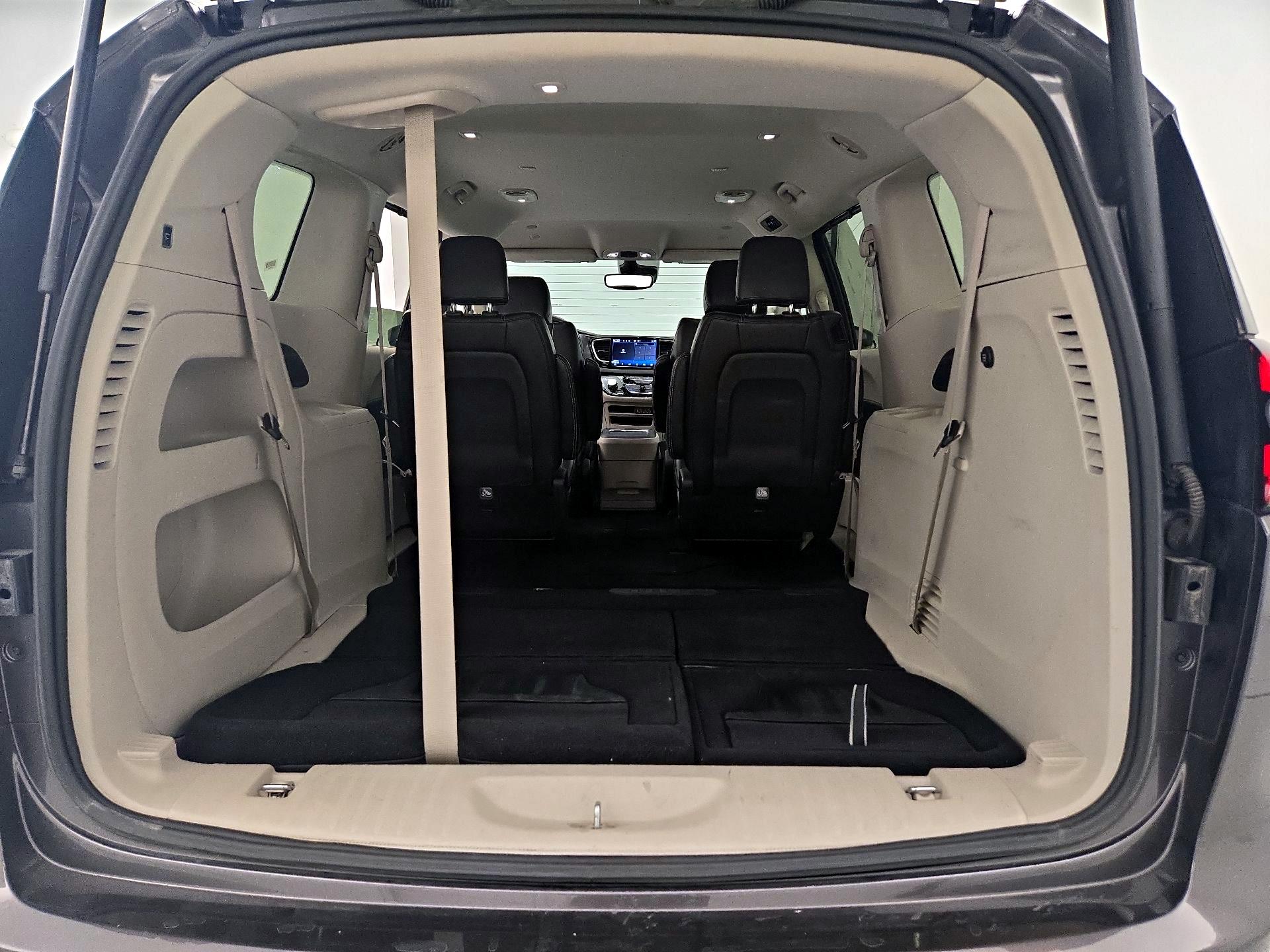 Thumbnail: 2023 Chrysler Pacifica - 20