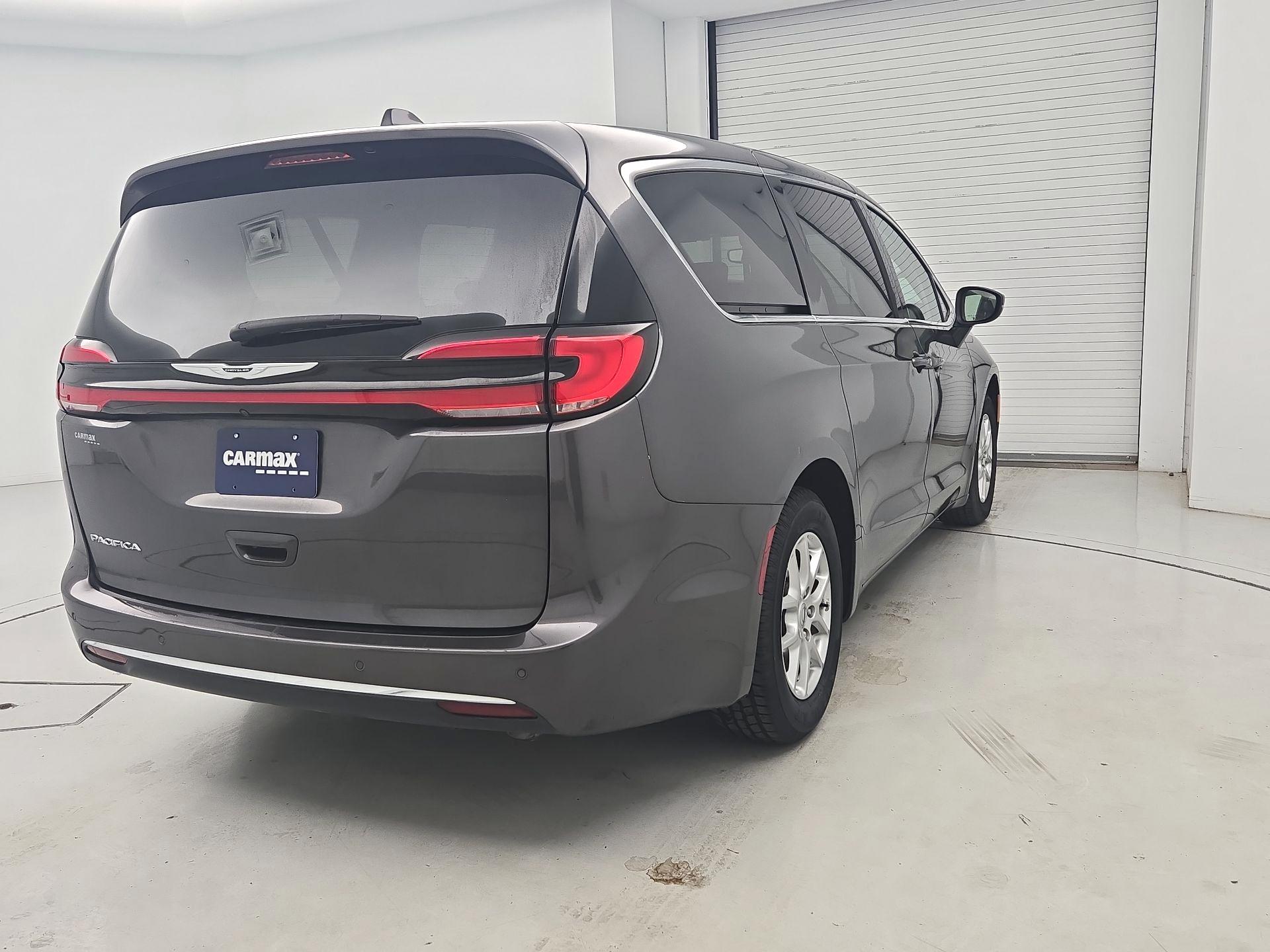 Thumbnail: 2023 Chrysler Pacifica - 5