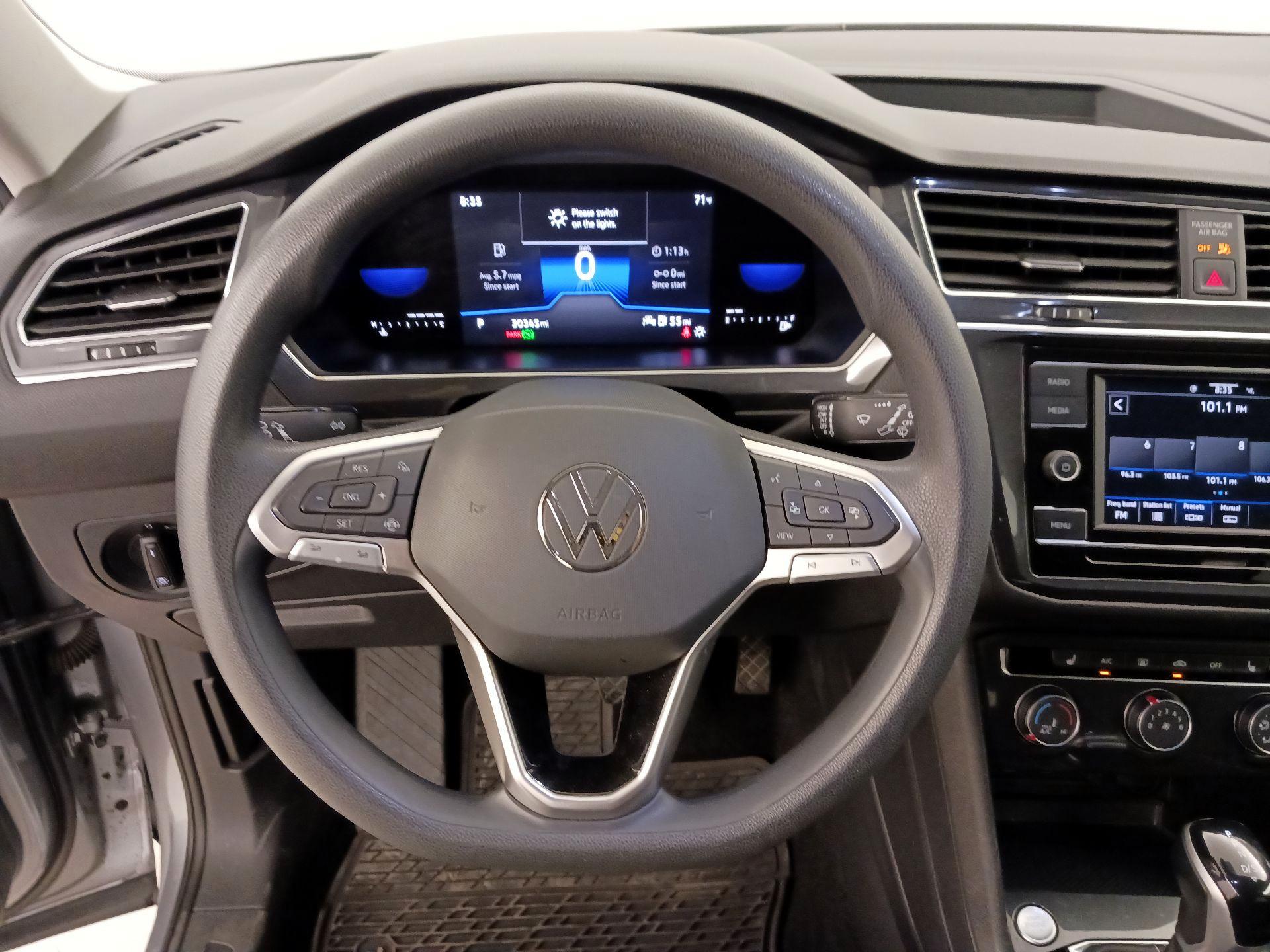 Thumbnail: 2023 Volkswagen Tiguan - 10
