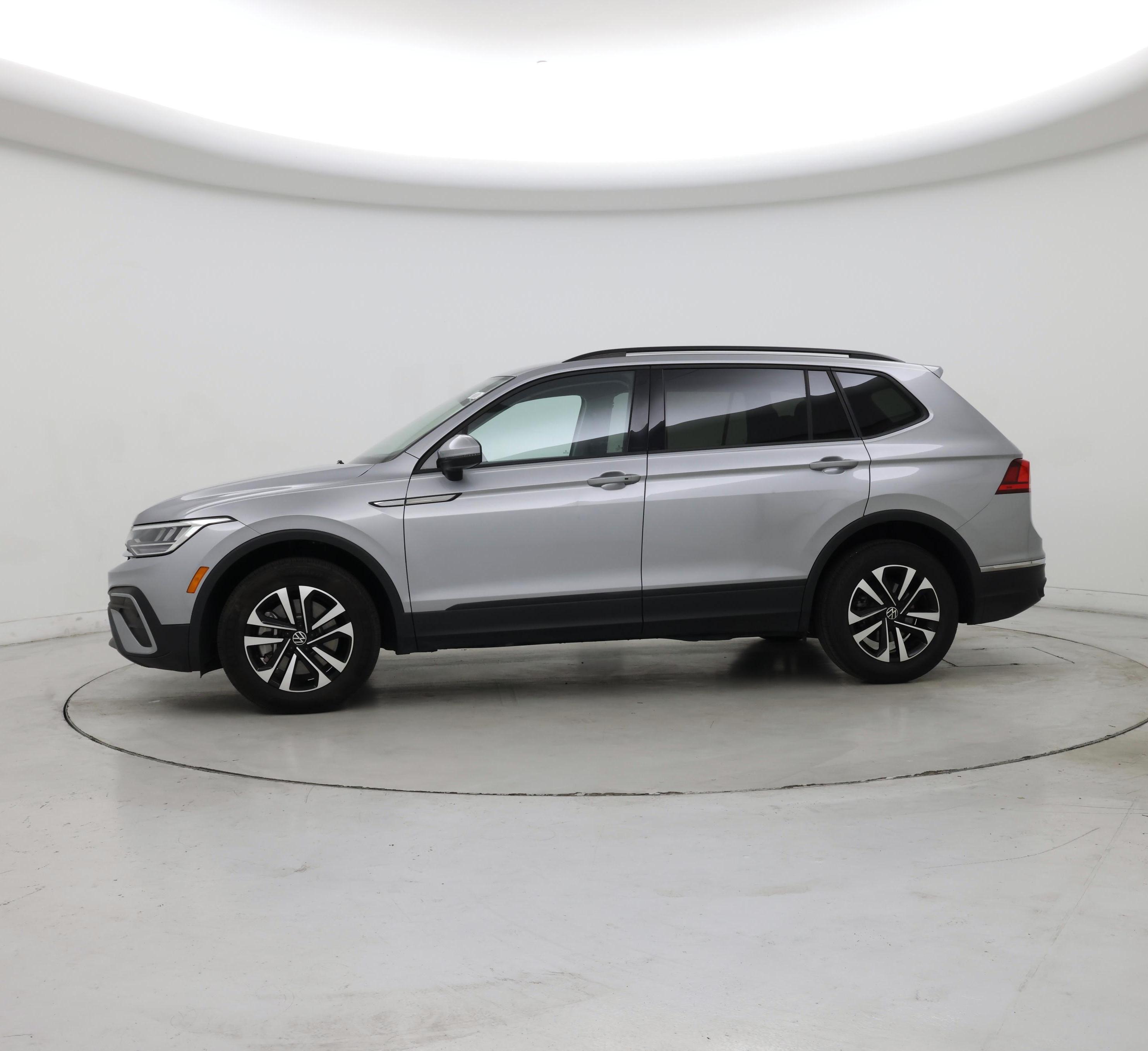 Thumbnail: 2023 Volkswagen Tiguan - 3