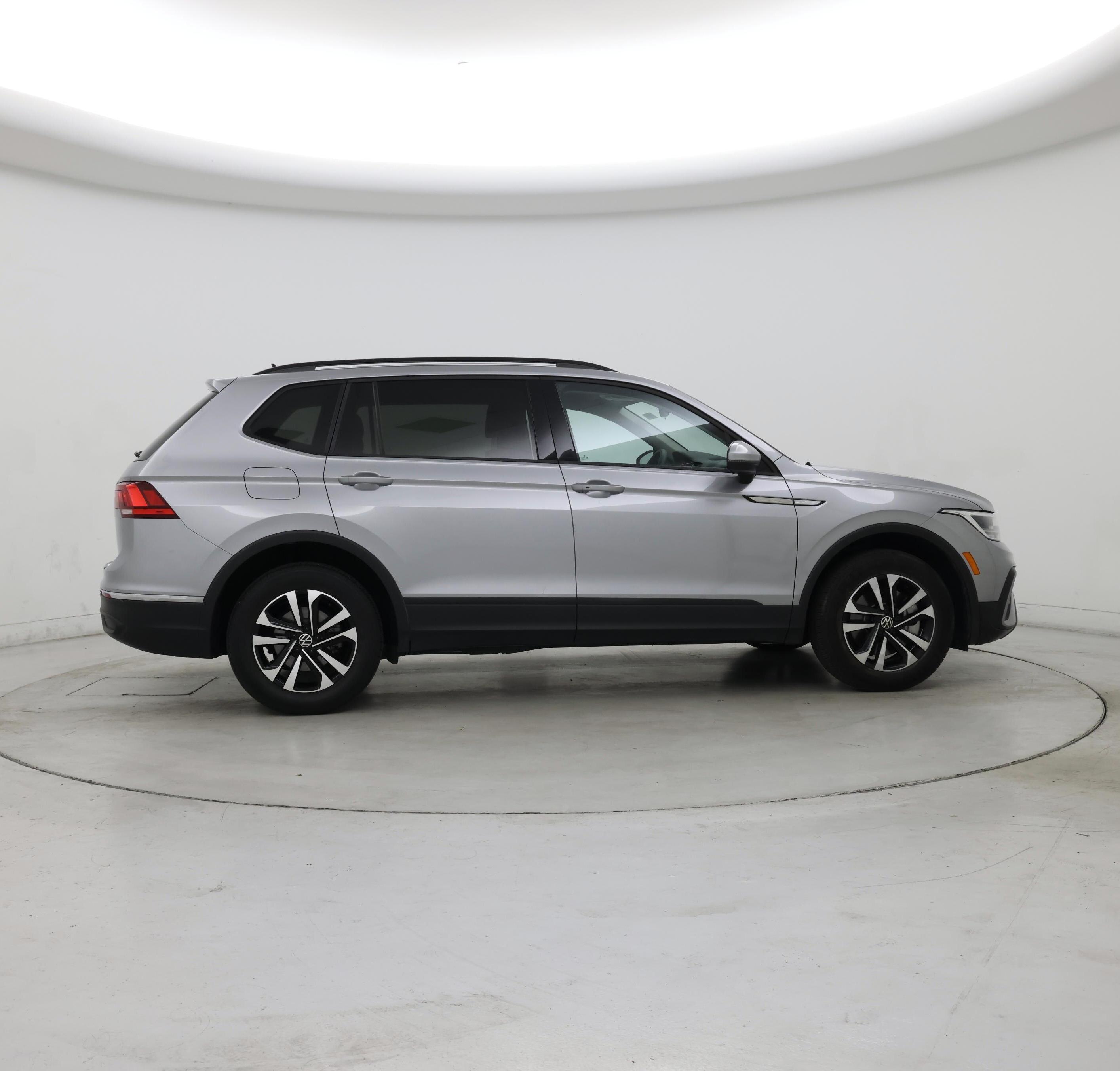 Thumbnail: 2023 Volkswagen Tiguan - 7