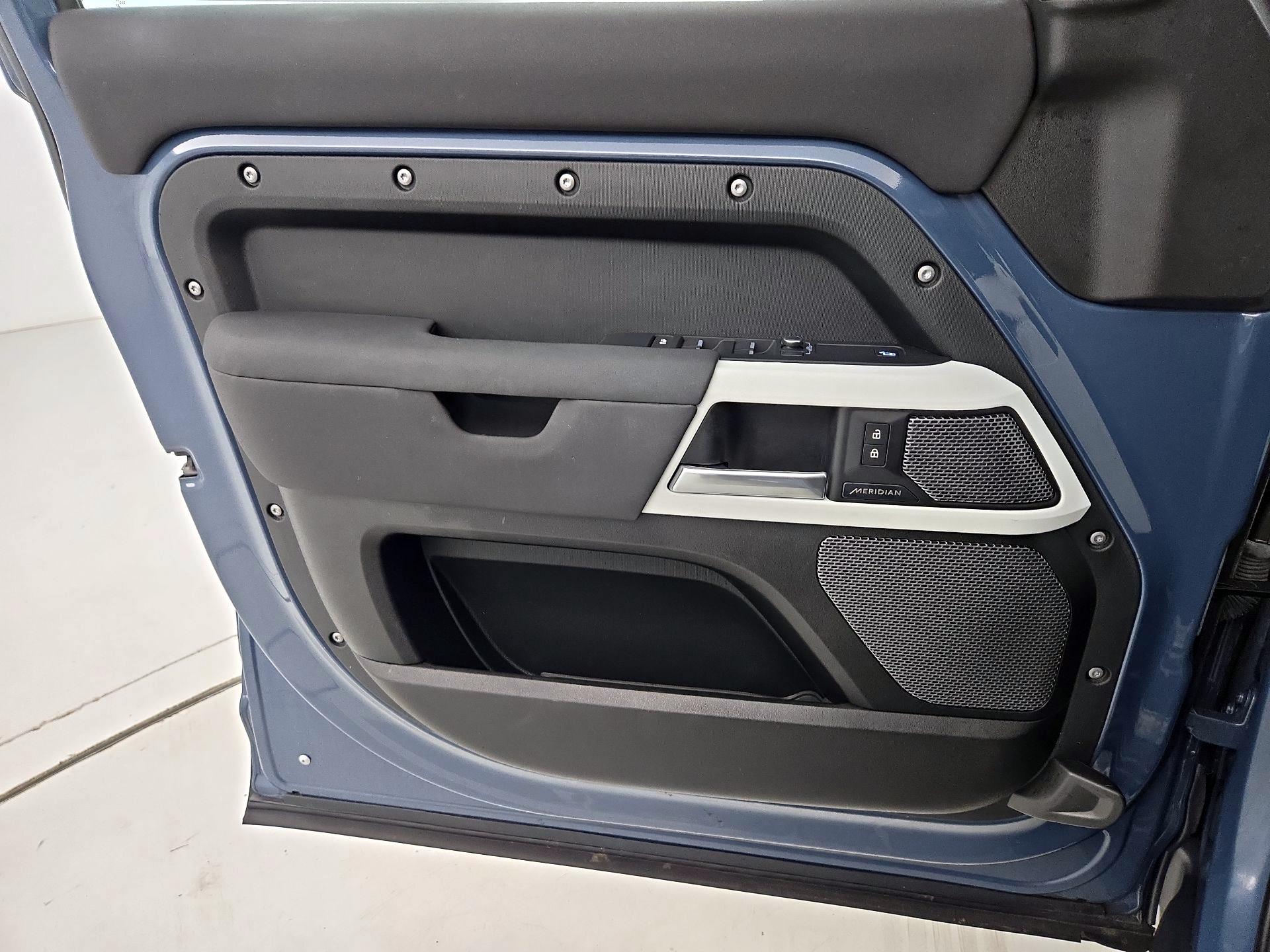 Thumbnail: 2022 Land Rover Defender - 12