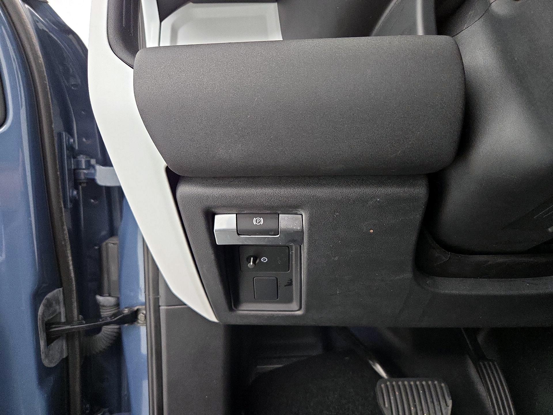 Thumbnail: 2022 Land Rover Defender - 13