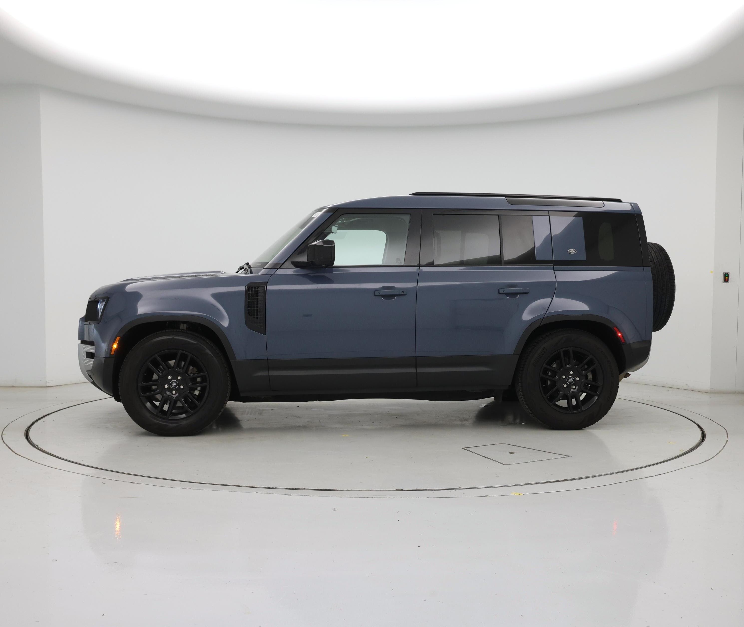 Thumbnail: 2022 Land Rover Defender - 3