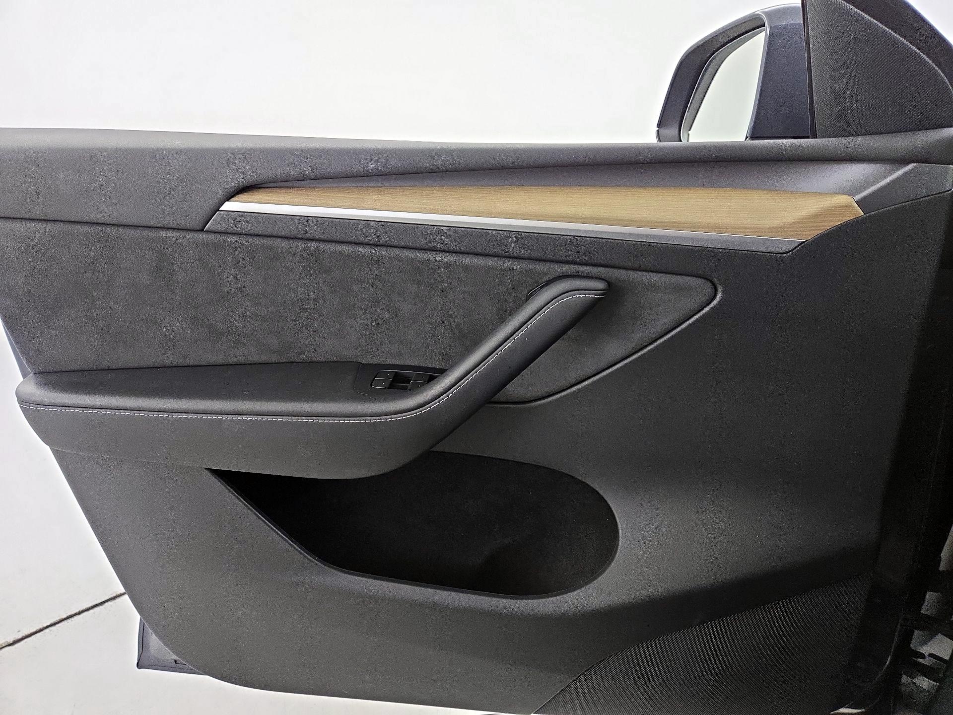 Thumbnail: 2023 Tesla Model Y - 12