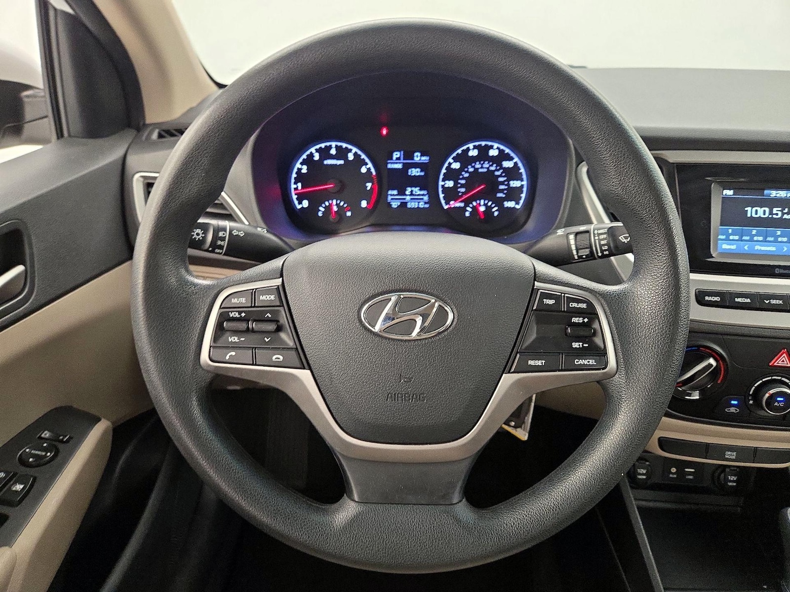2020 Hyundai Accent SE - Photo 11