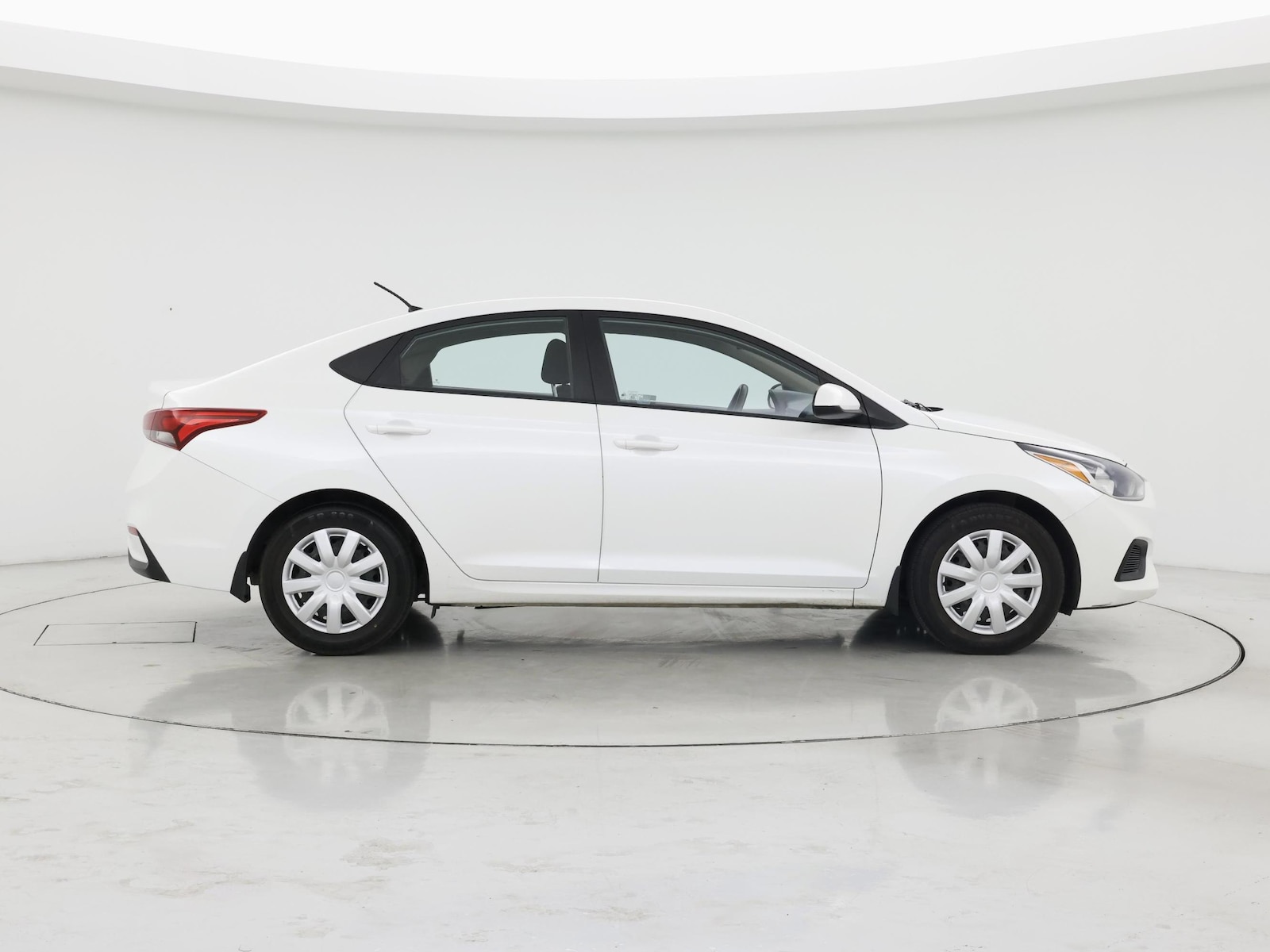 2020 Hyundai Accent SE - Photo 8