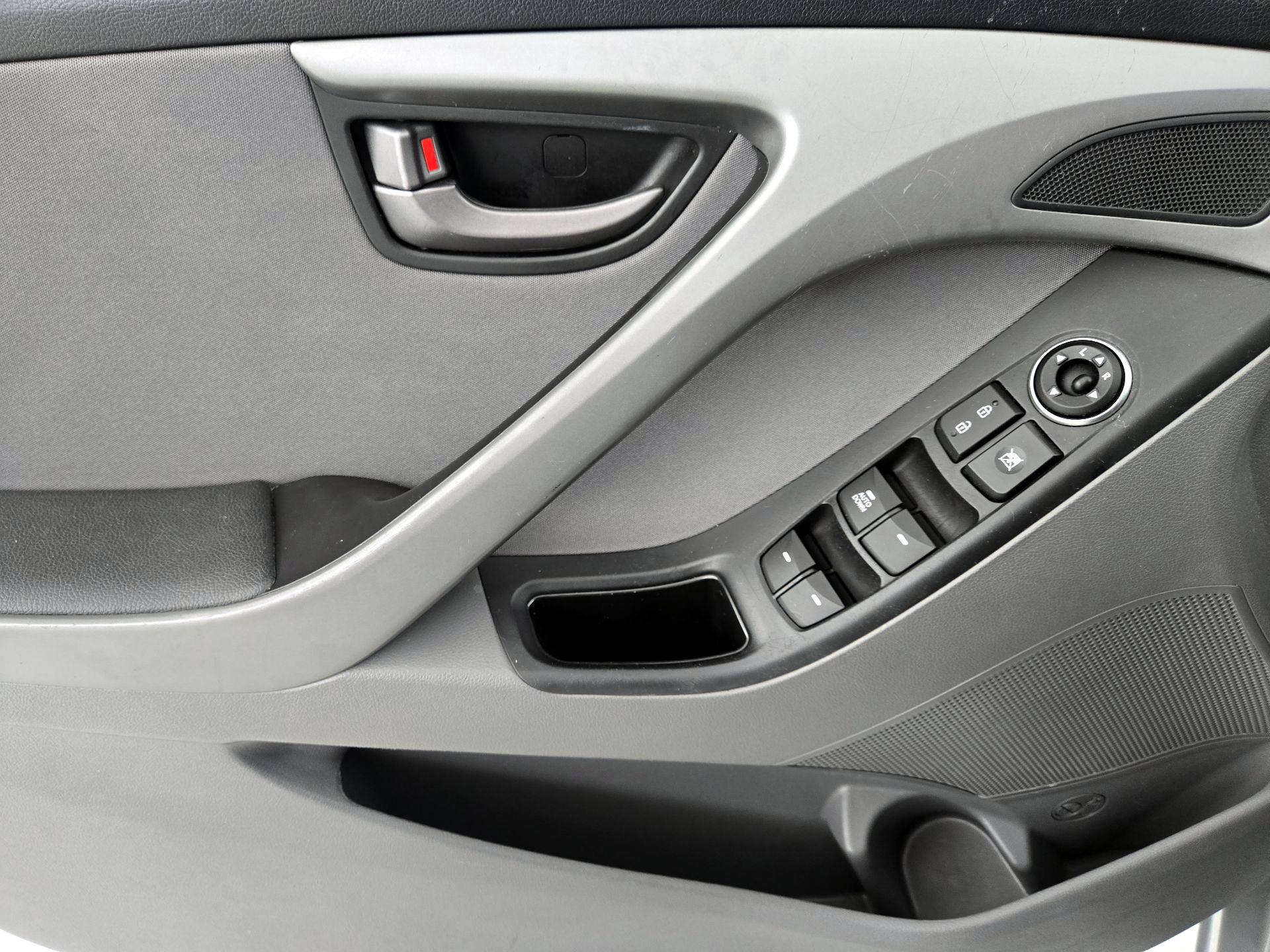 Thumbnail: 2014 Hyundai Elantra - 12