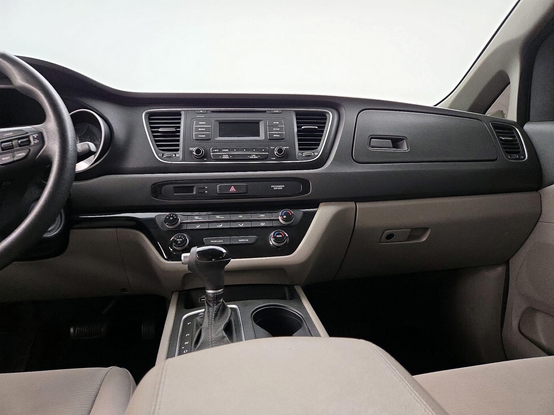 Thumbnail: 2015 Kia Sedona - 9