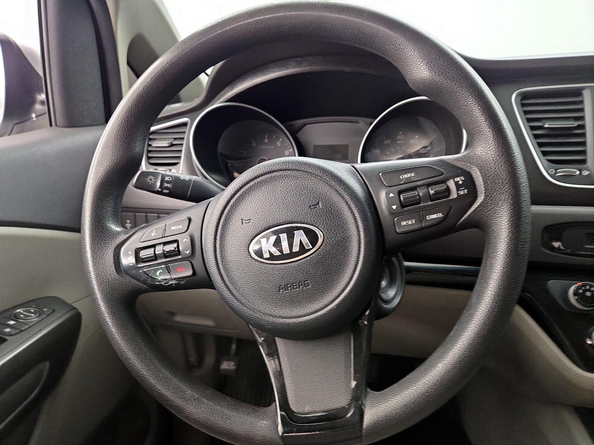 Thumbnail: 2015 Kia Sedona - 10