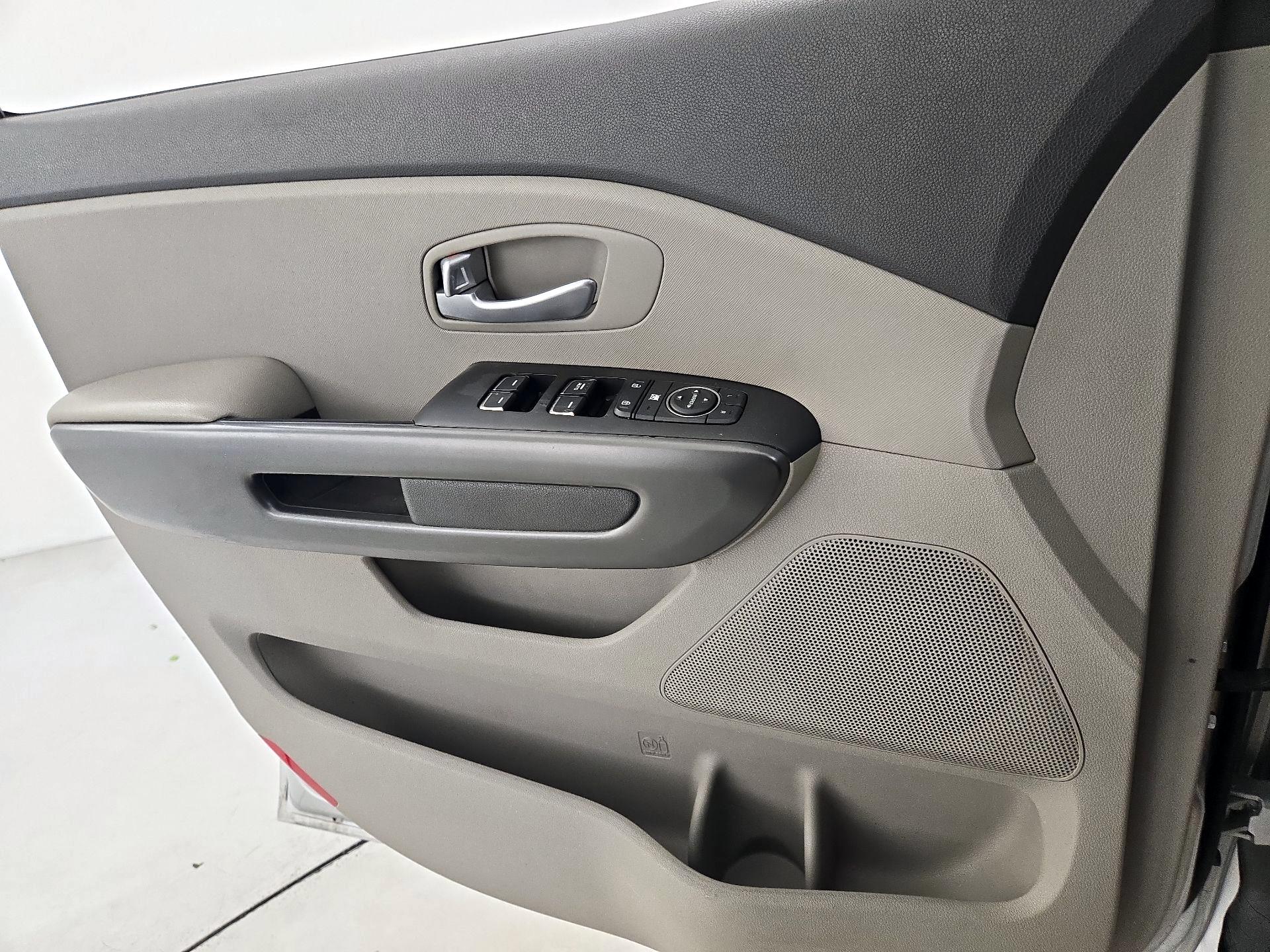 Thumbnail: 2015 Kia Sedona - 12