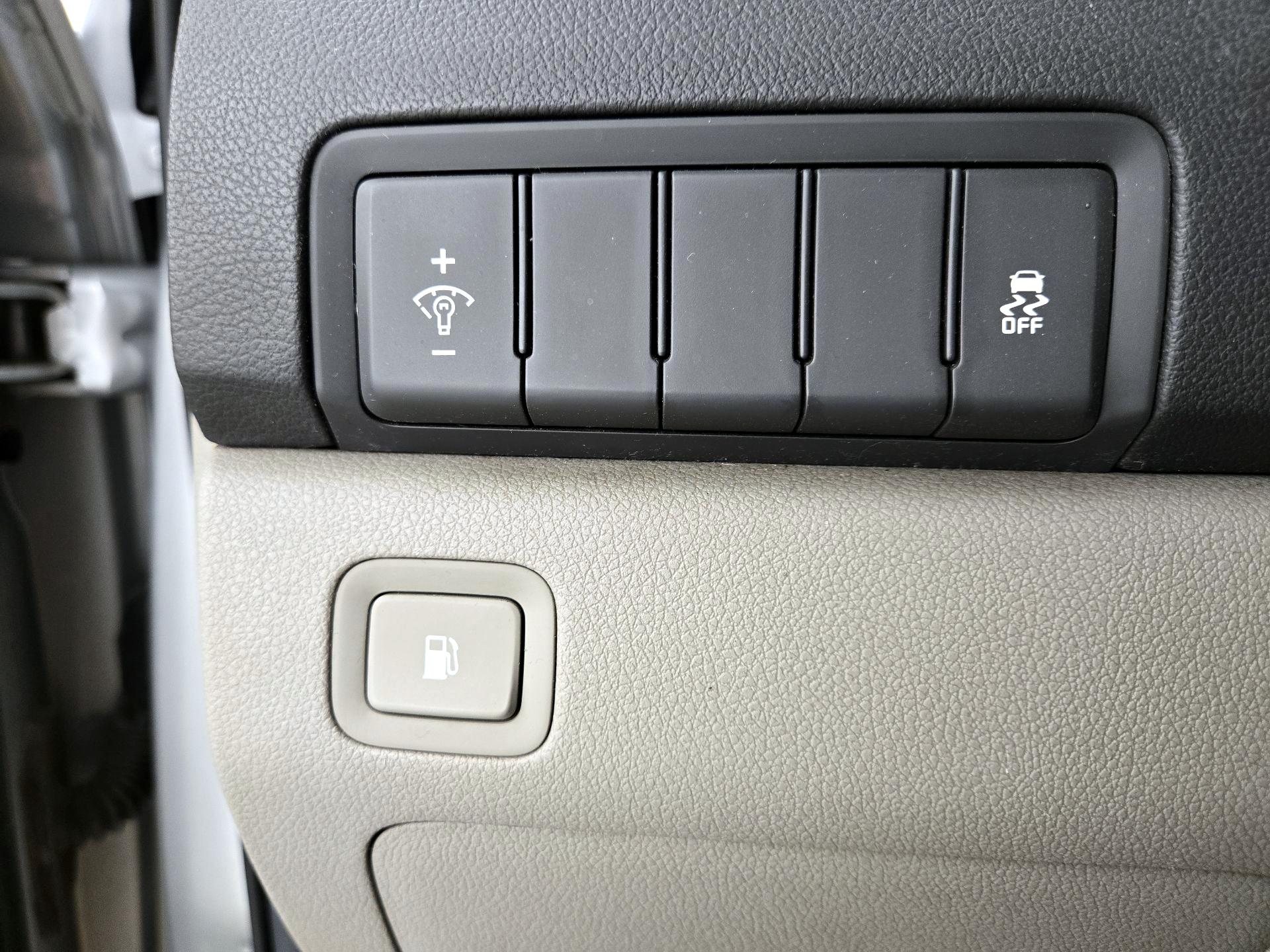 Thumbnail: 2015 Kia Sedona - 13
