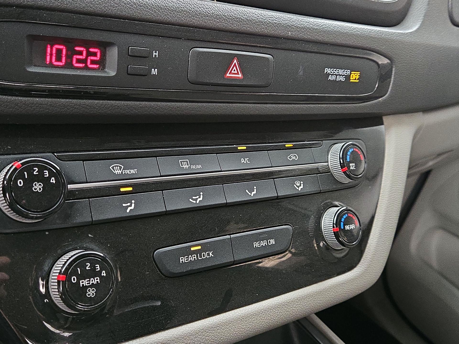 Thumbnail: 2015 Kia Sedona - 15