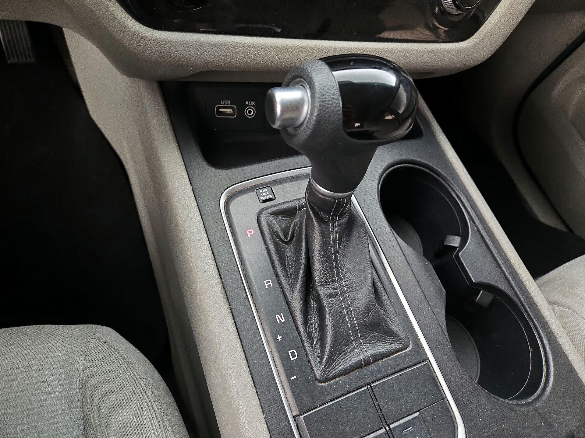 Thumbnail: 2015 Kia Sedona - 16