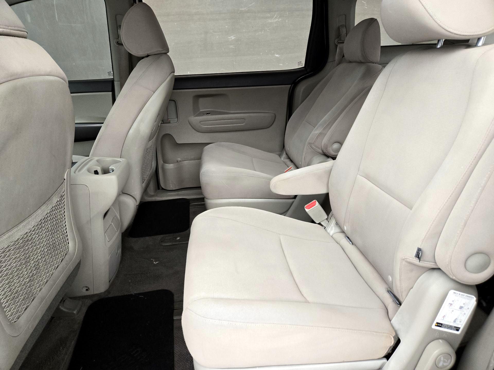 Thumbnail: 2015 Kia Sedona - 18