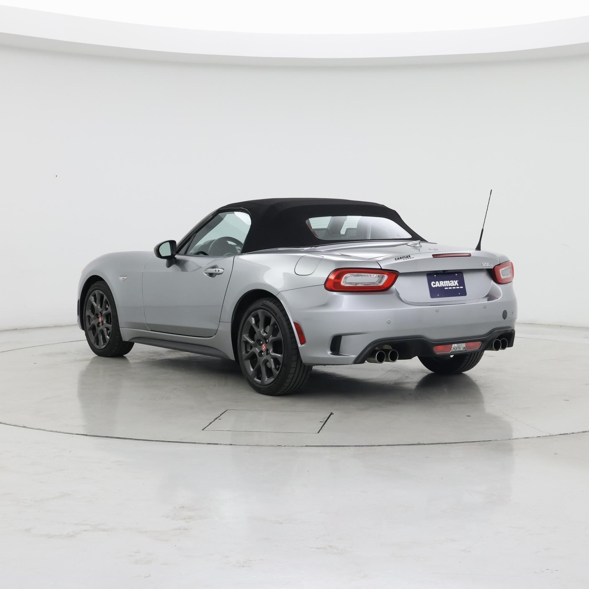 Thumbnail: 2017 Fiat 124 Spider - 2