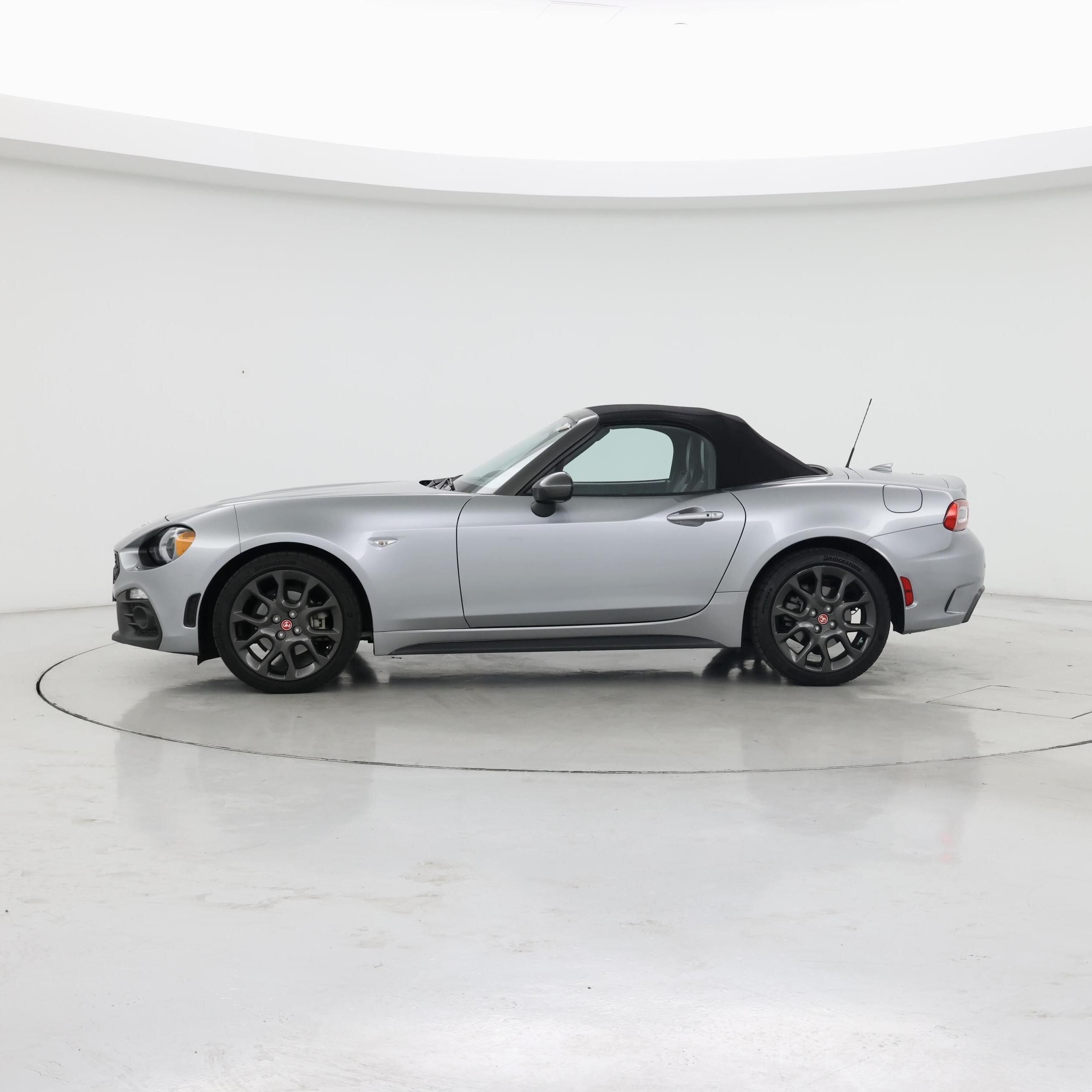 Thumbnail: 2017 Fiat 124 Spider - 3