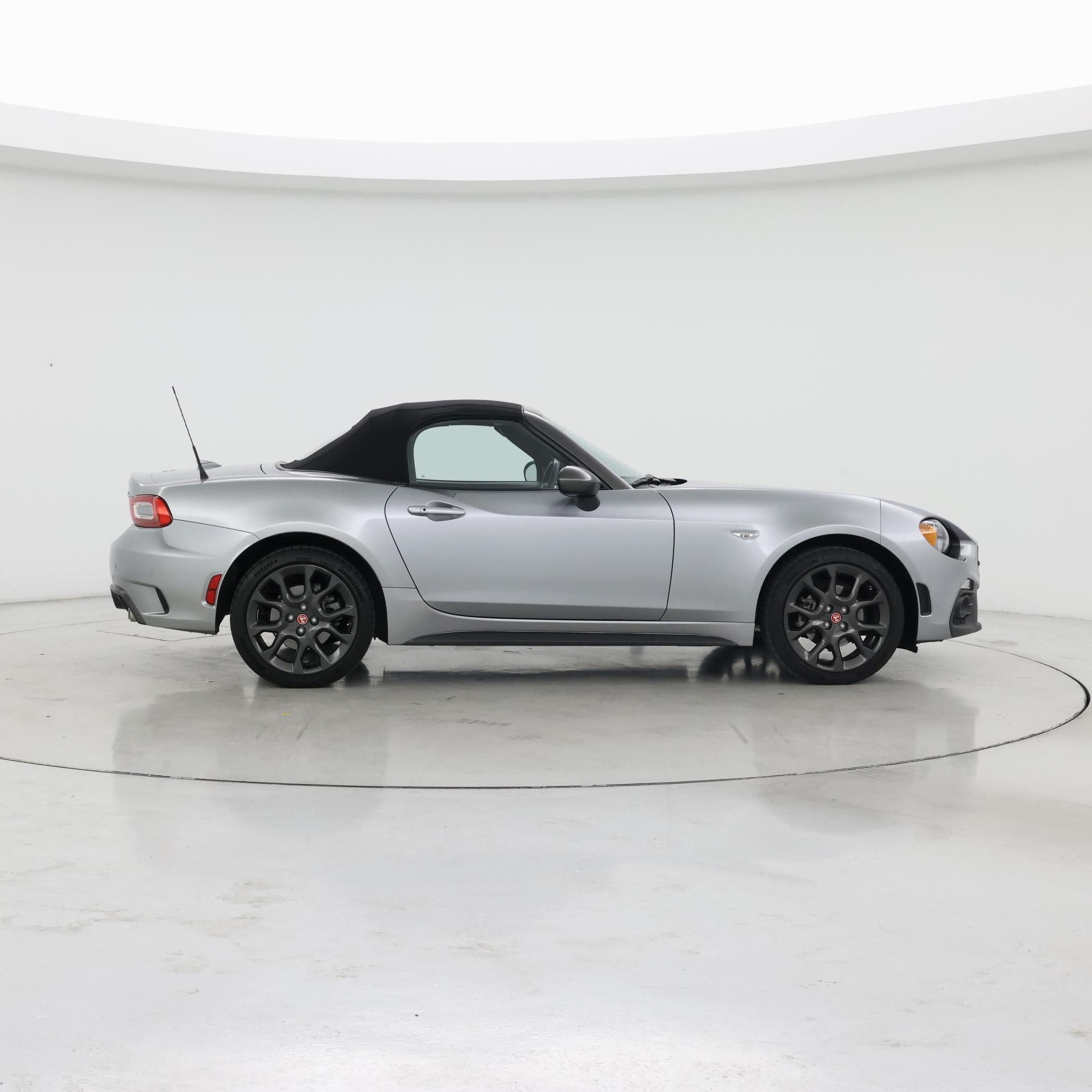Thumbnail: 2017 Fiat 124 Spider - 7