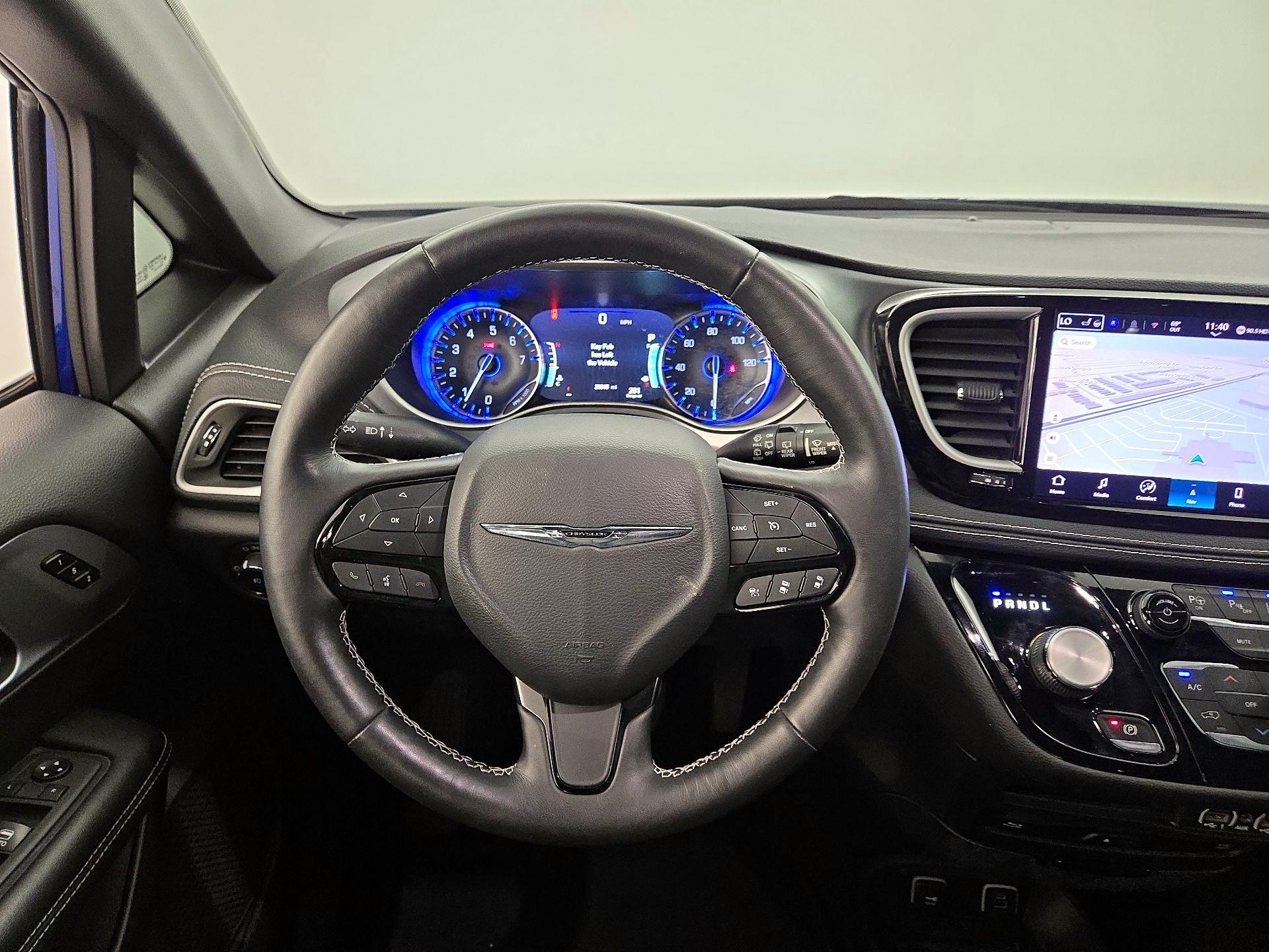 Thumbnail: 2021 Chrysler Pacifica - 10