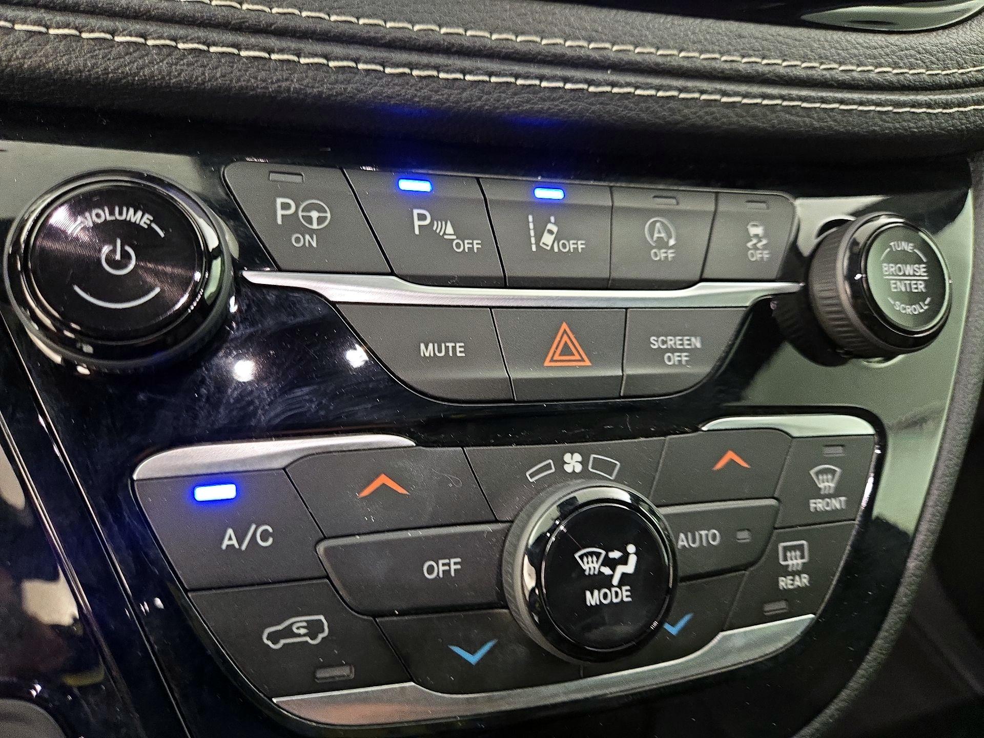 Thumbnail: 2021 Chrysler Pacifica - 17