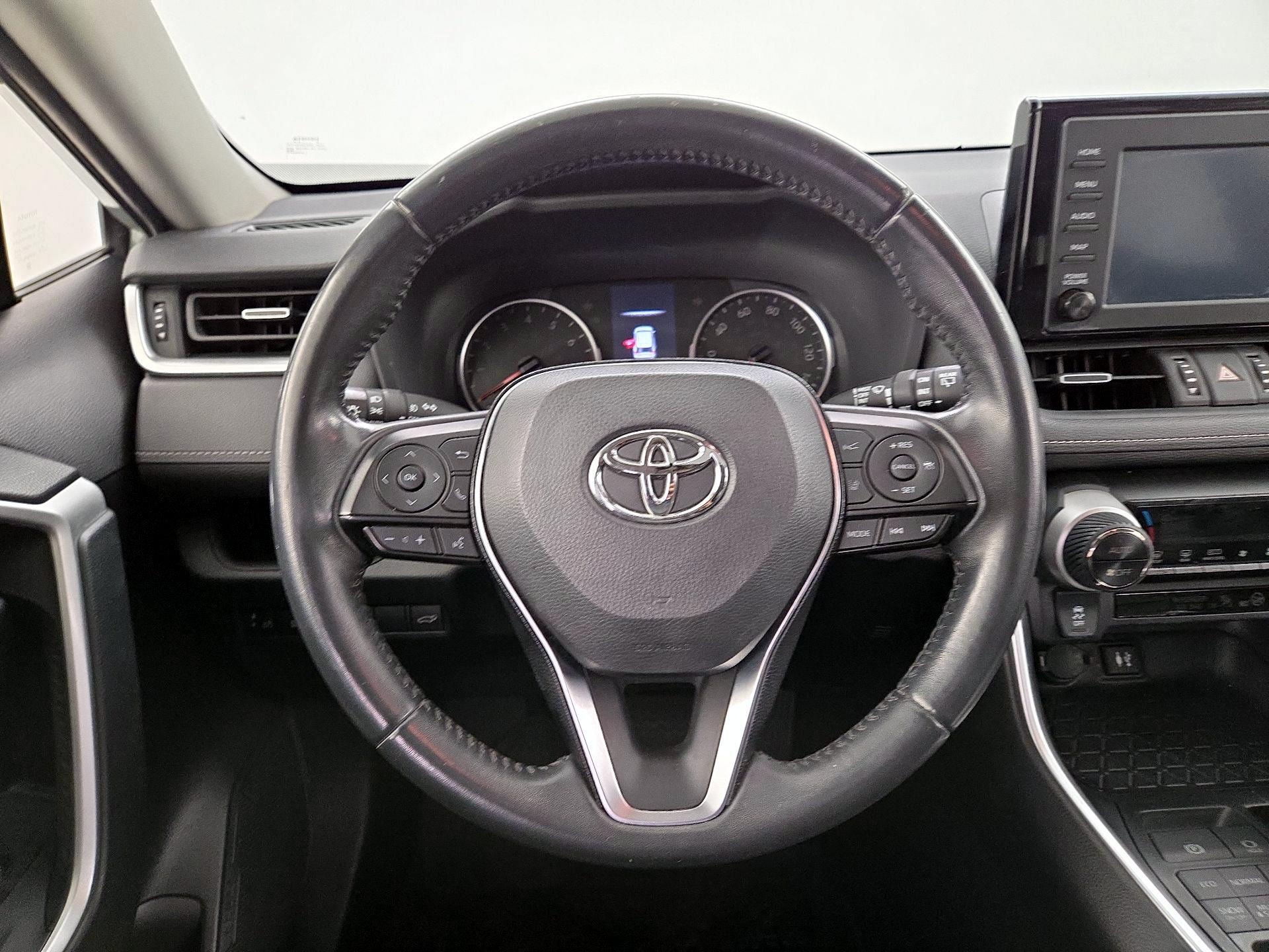 Thumbnail: 2019 Toyota RAV4 - 10