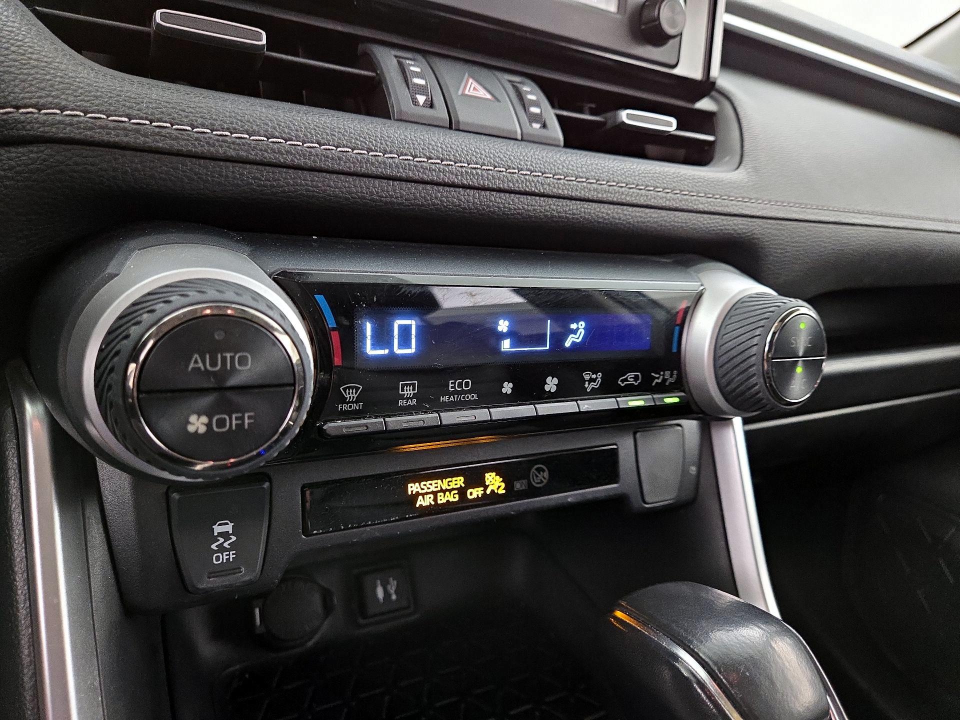 Thumbnail: 2019 Toyota RAV4 - 16