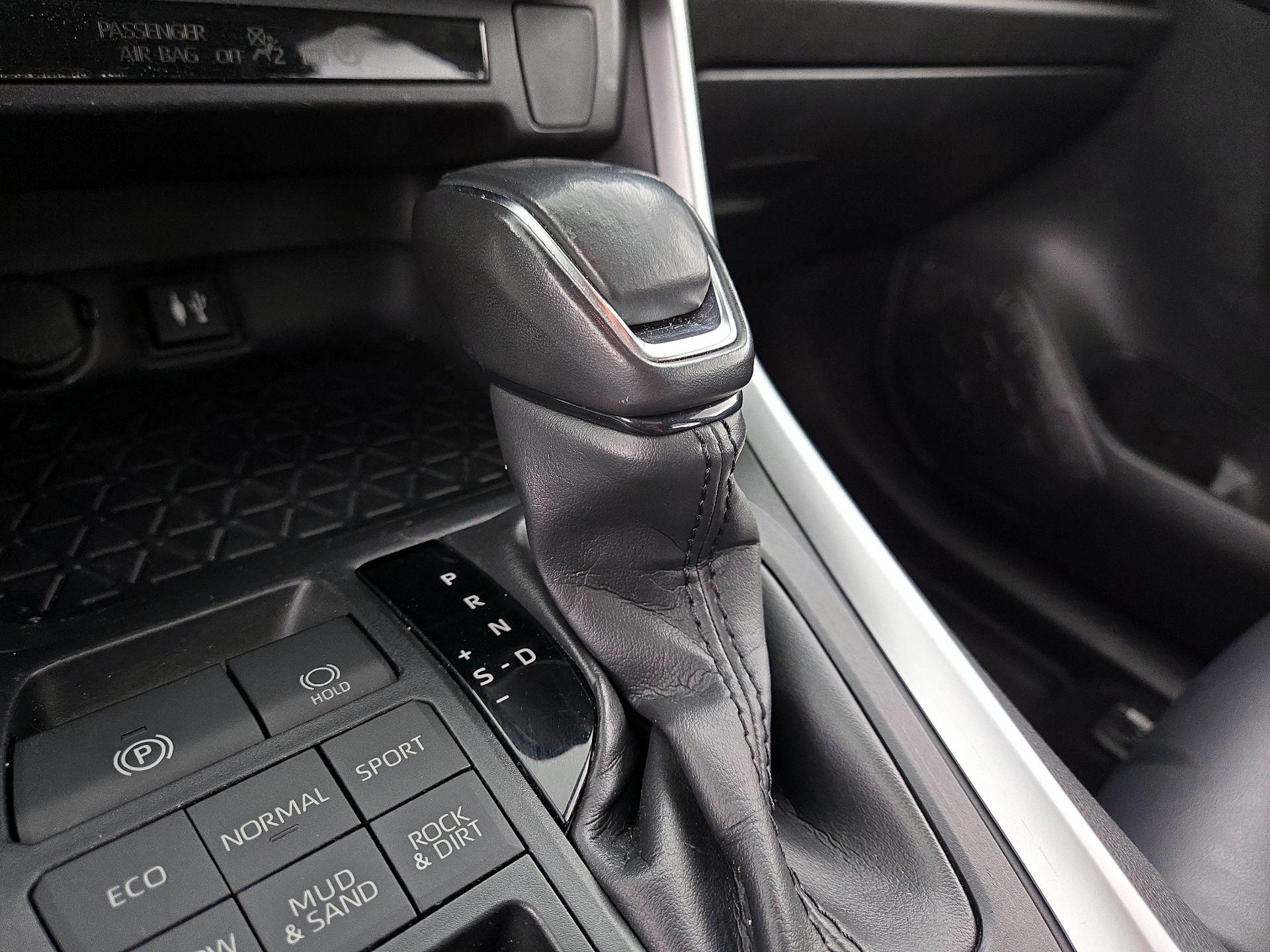 Thumbnail: 2019 Toyota RAV4 - 17