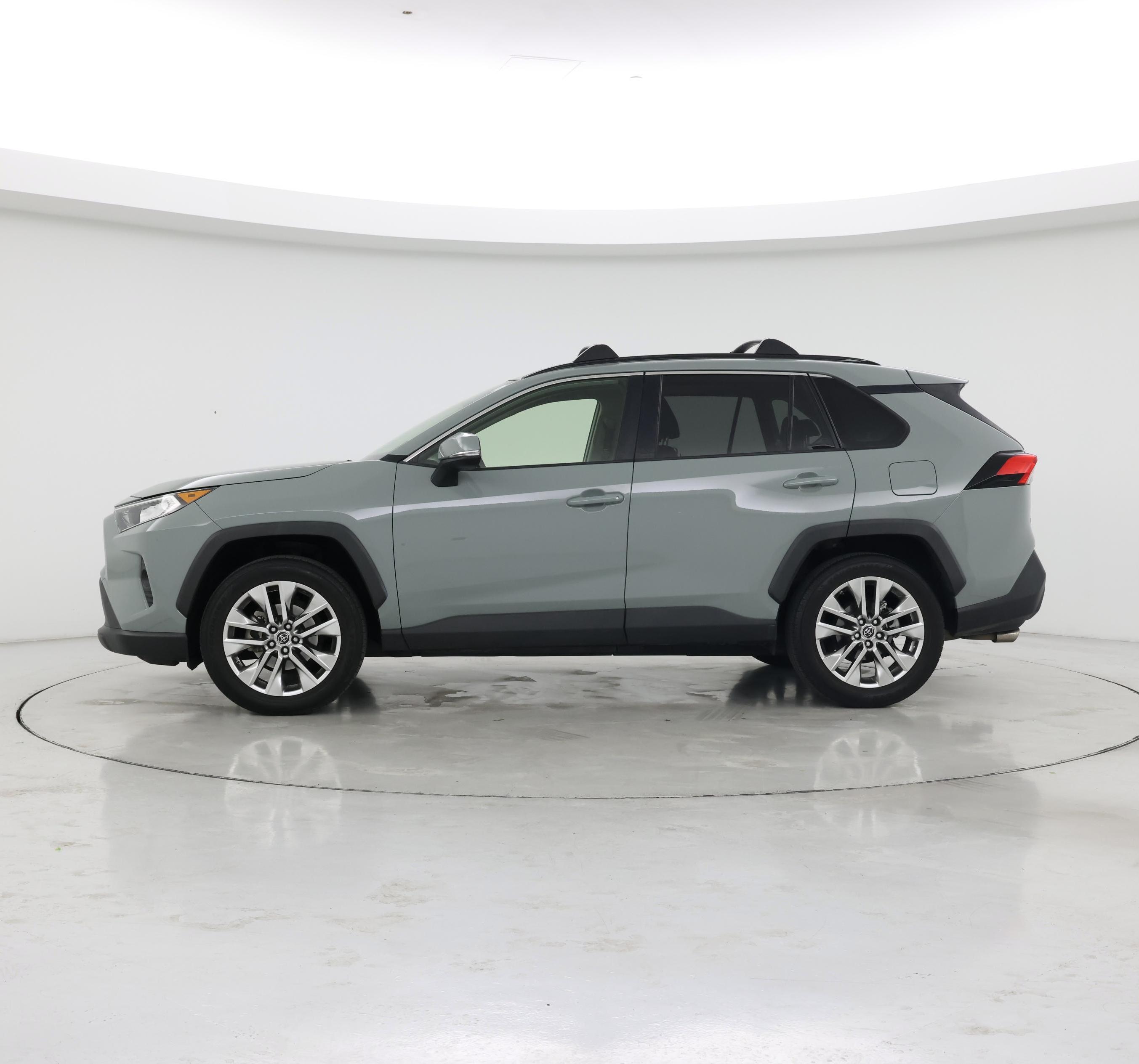 Thumbnail: 2019 Toyota RAV4 - 3