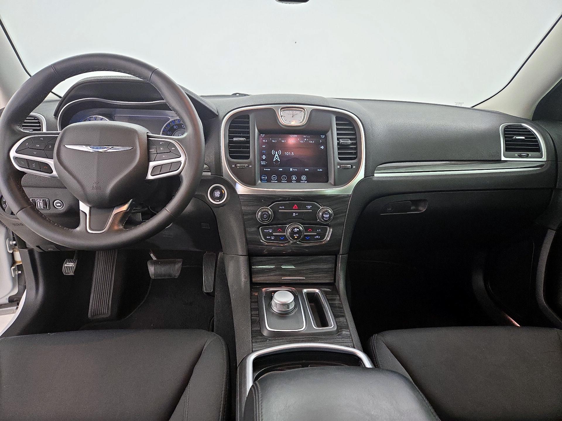 Thumbnail: 2021 Chrysler 300 - 9