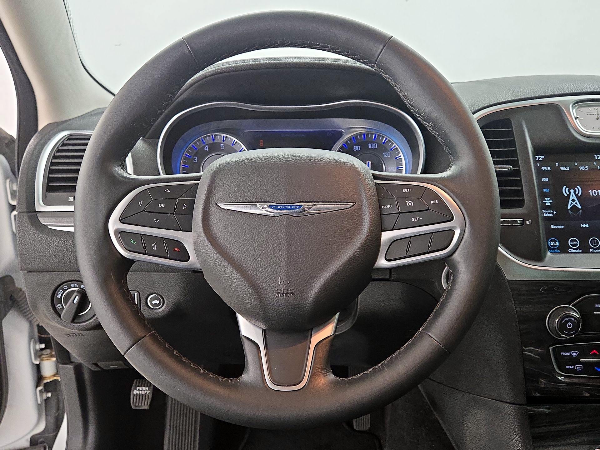 Thumbnail: 2021 Chrysler 300 - 10