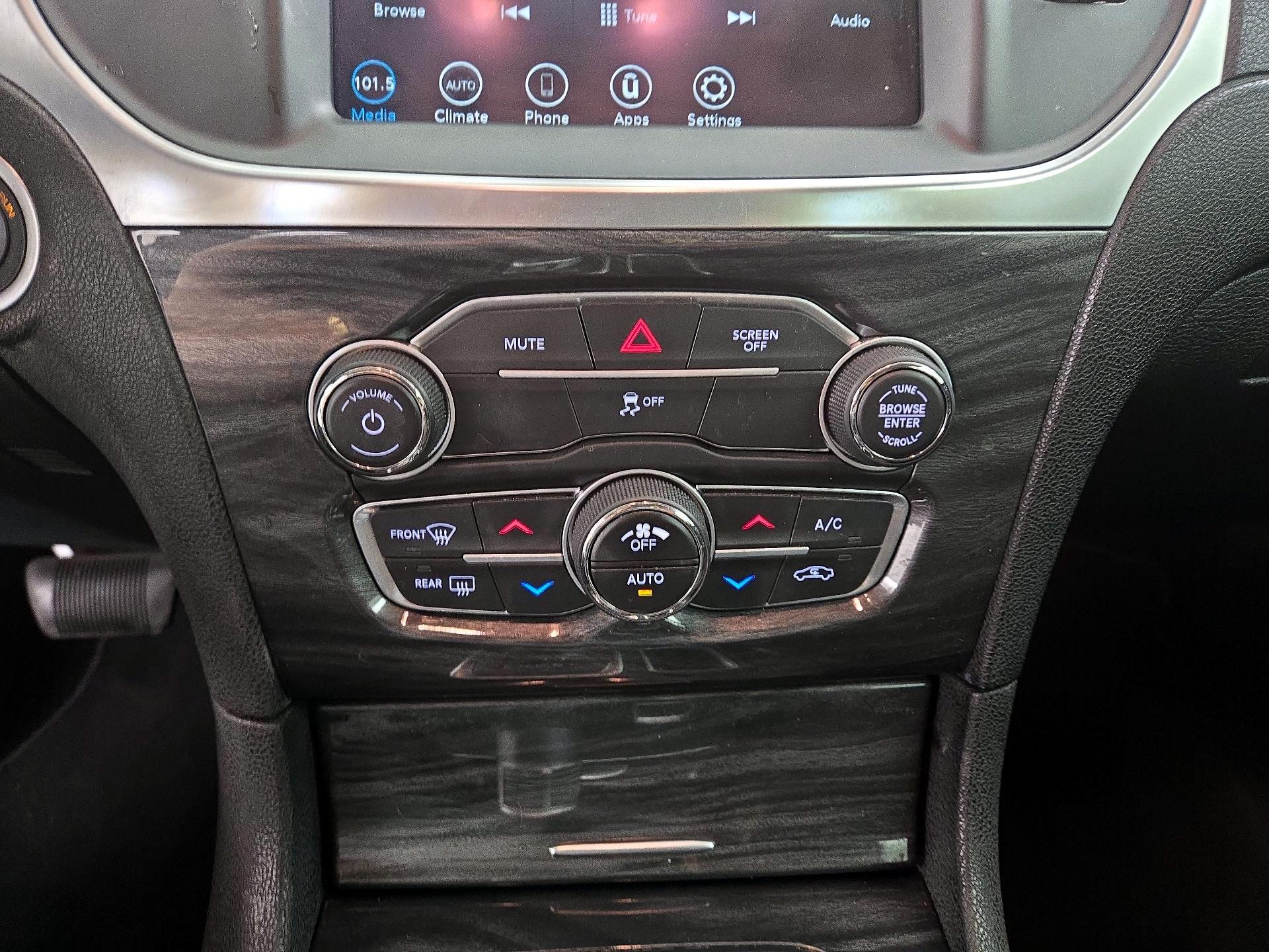 Thumbnail: 2021 Chrysler 300 - 16