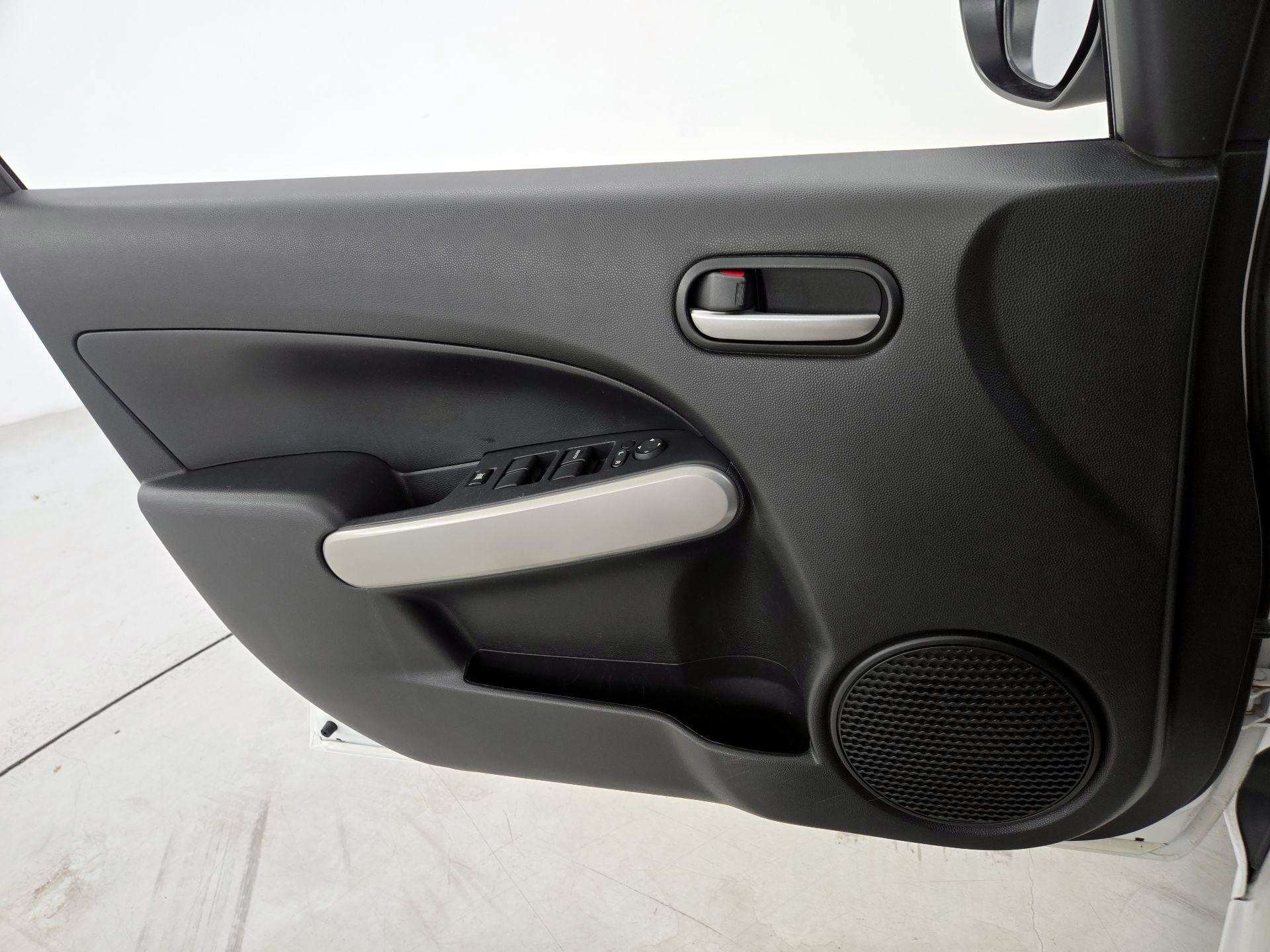 Thumbnail: 2014 Mazda Mazda2 - 12